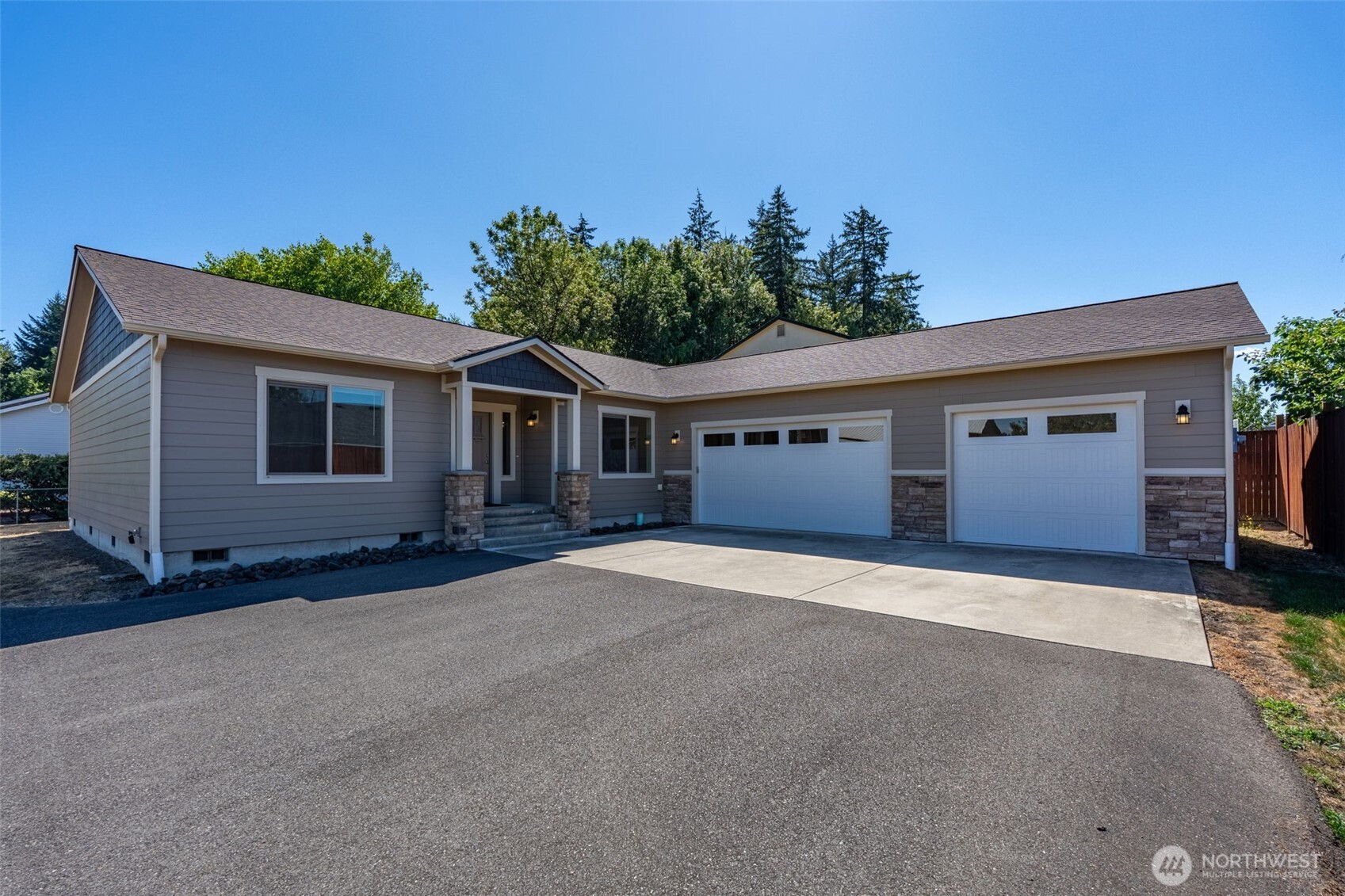 1790 Westside Court Property Photo 2