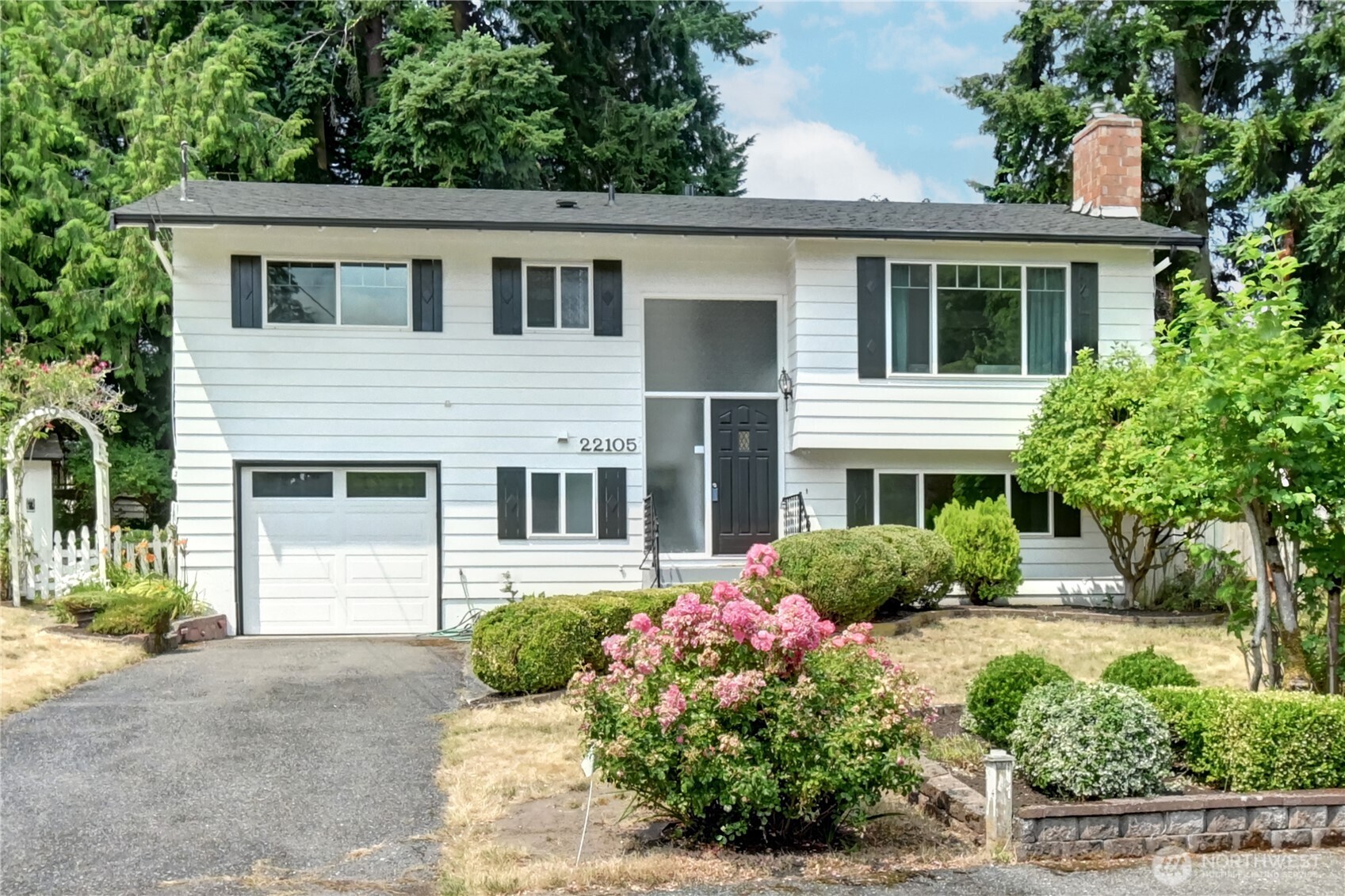 22105 78th Place Property Photo 2