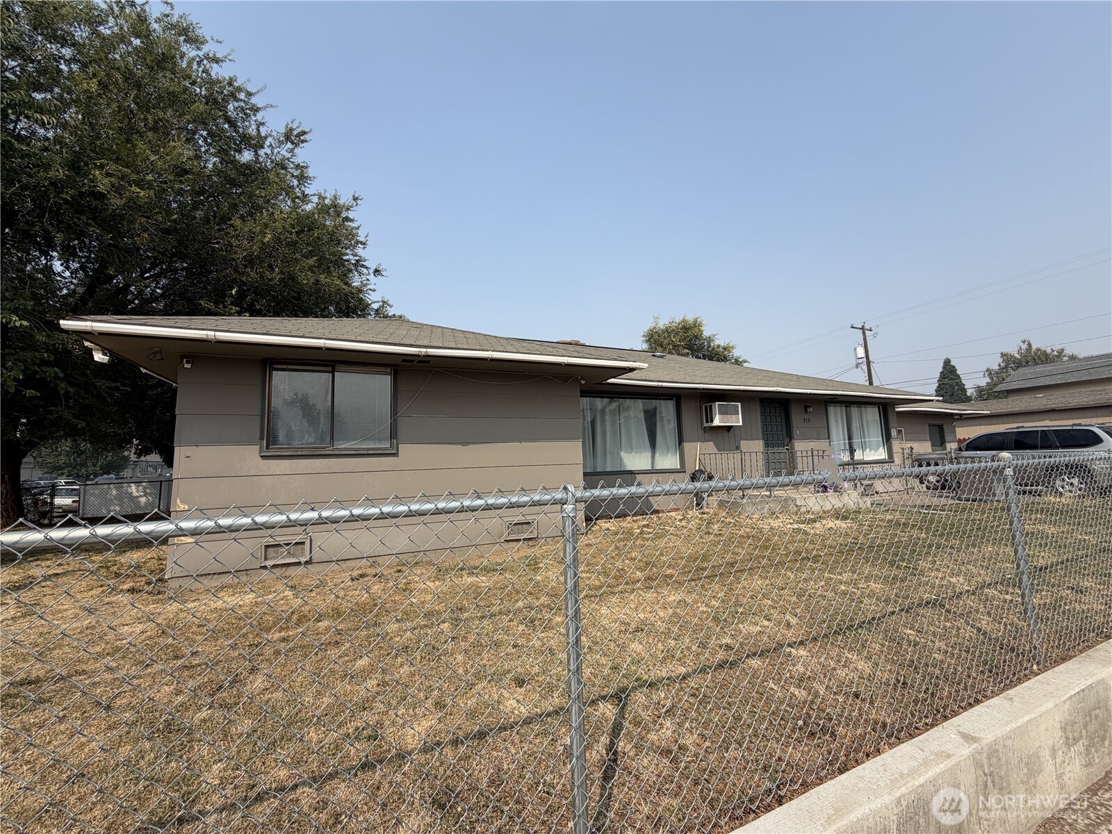 915 Se 4th Ave Property Photo 2