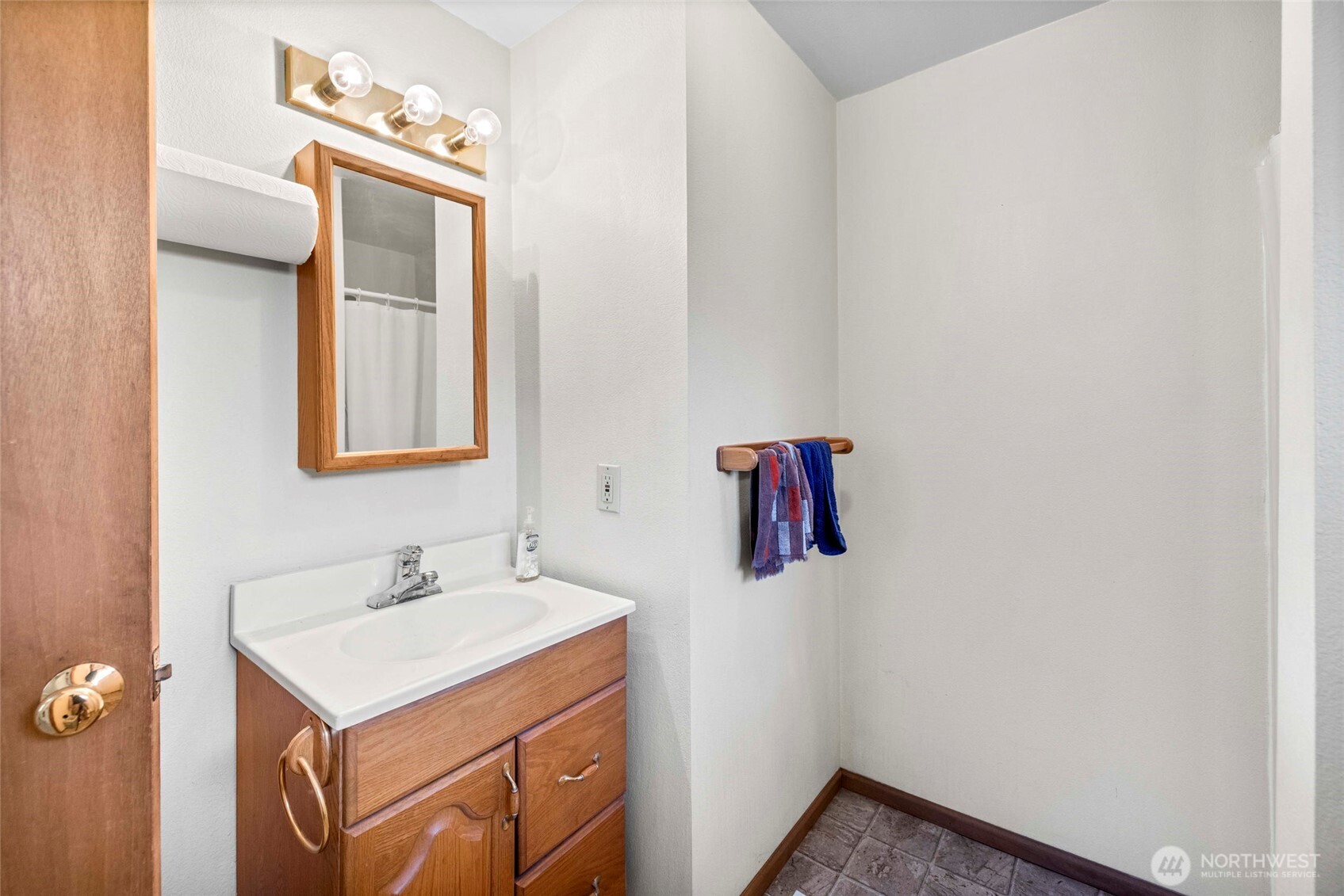 5275 Galbraith Road Property Photo 8