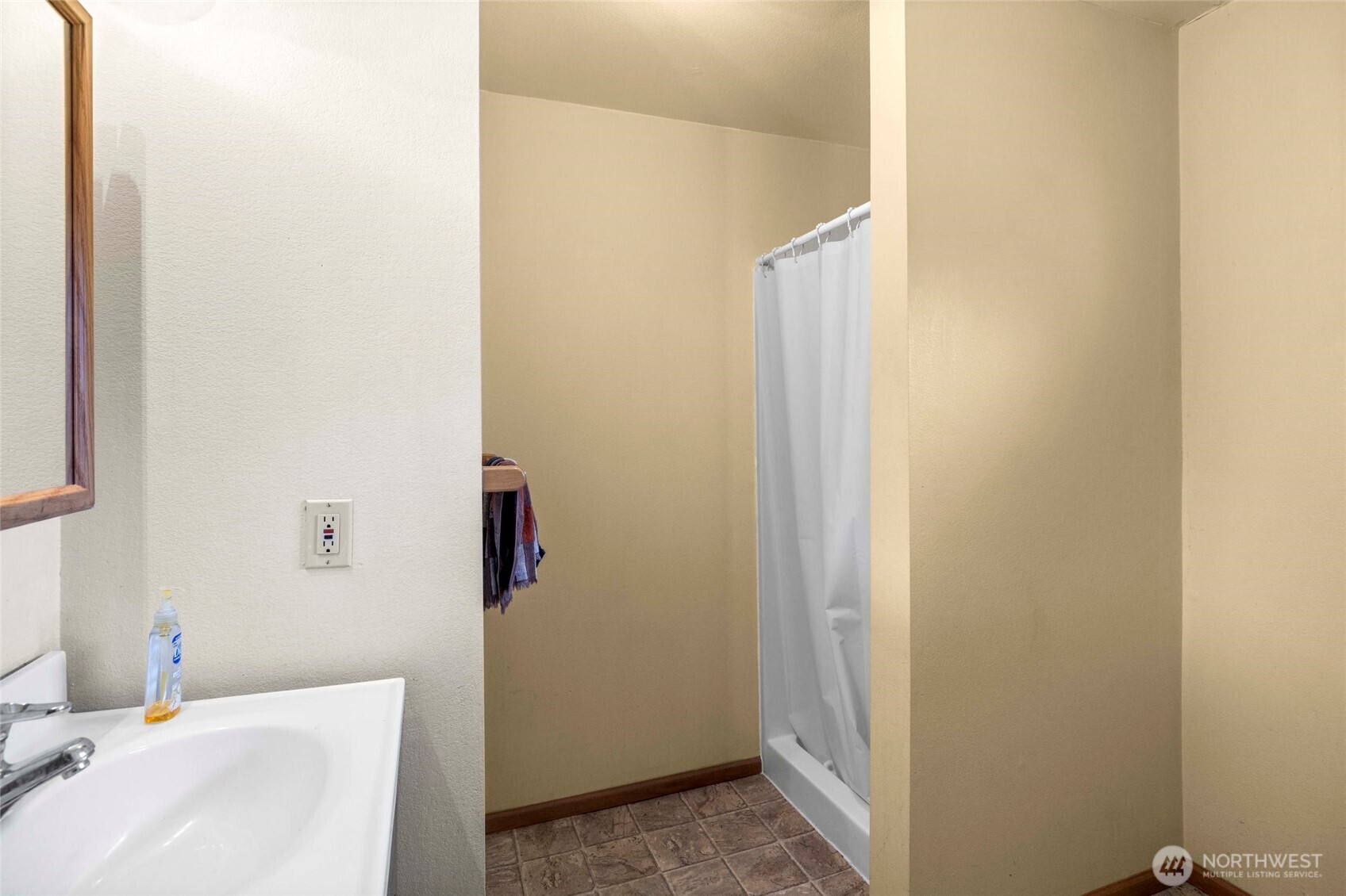 5275 Galbraith Road Property Photo 9