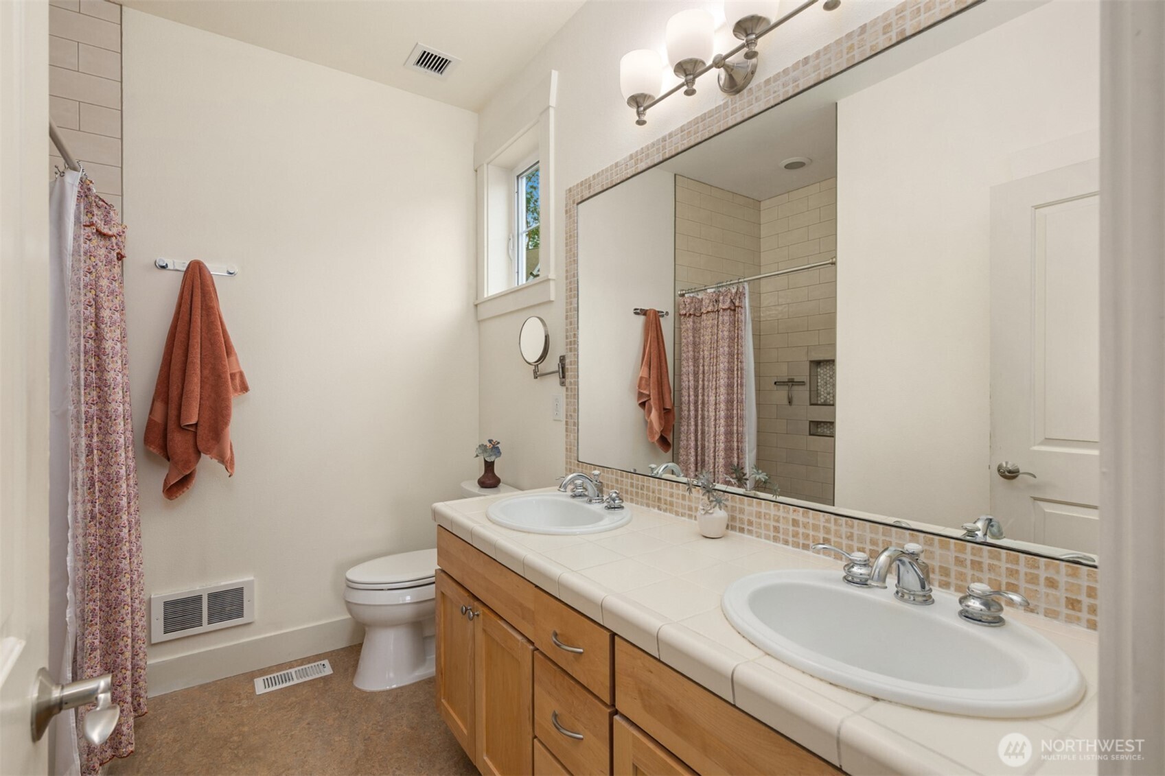 211 N Stromberg Avenue Property Photo 14