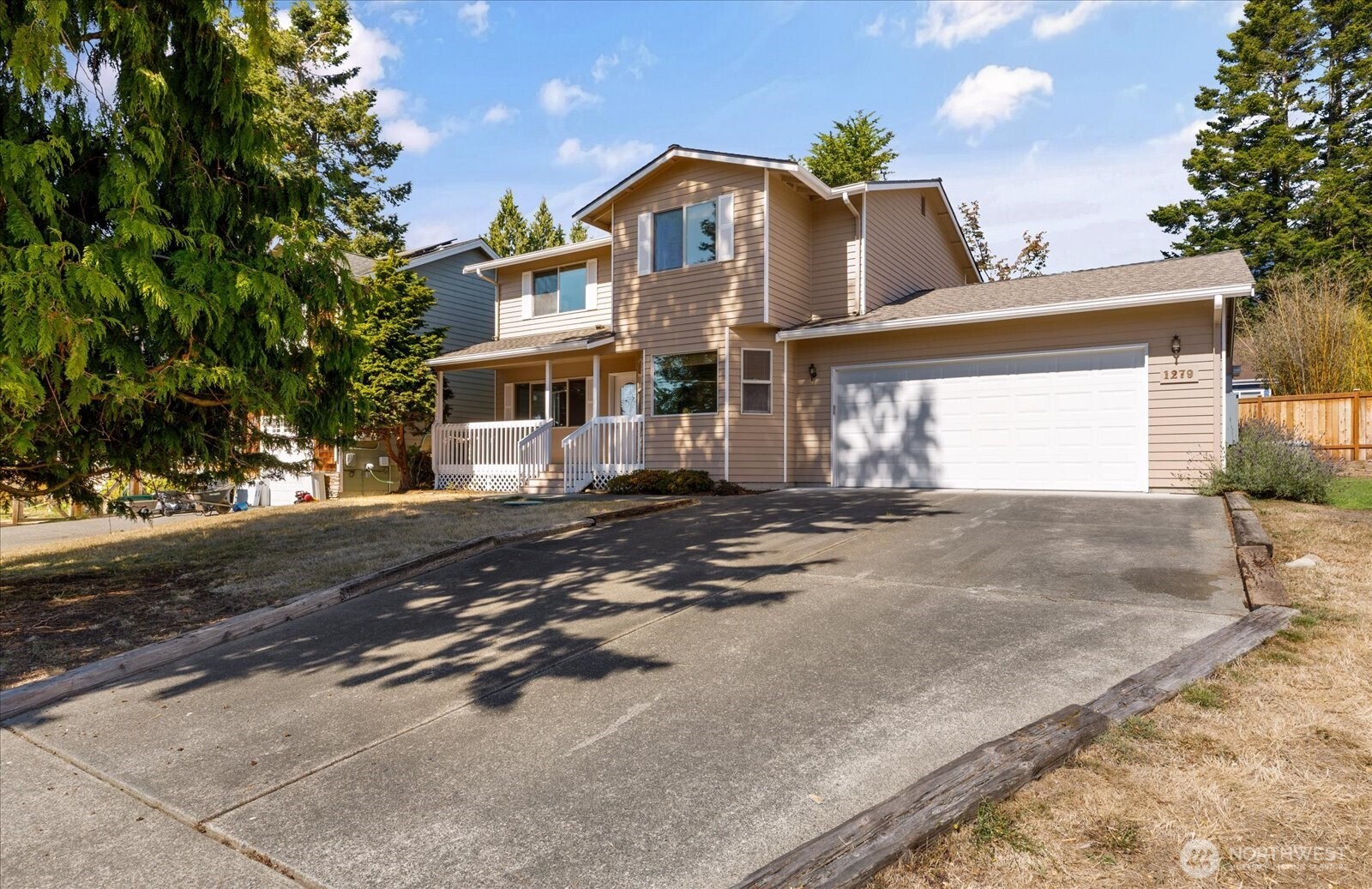 1279 Halsey Drive Property Photo 3