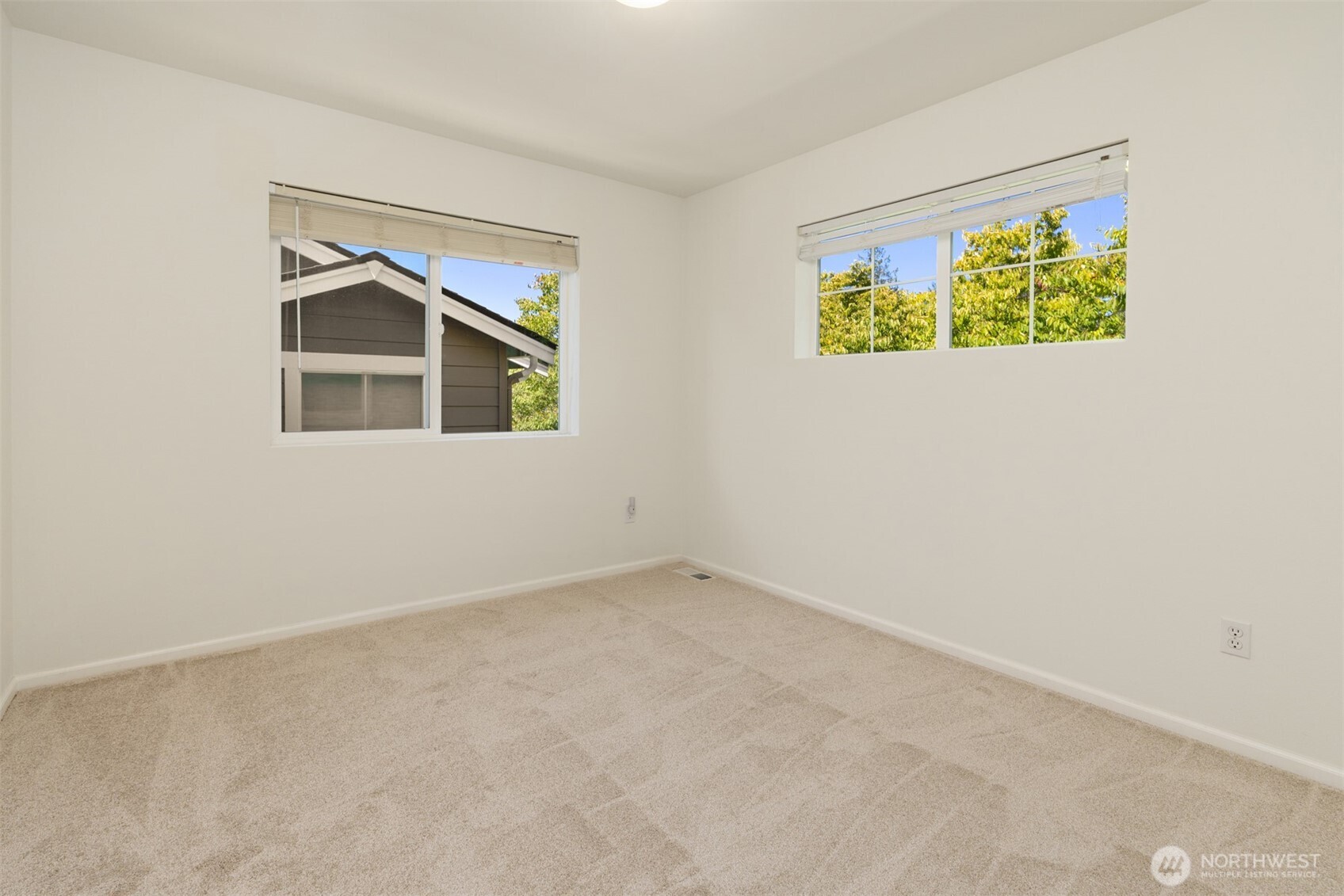 3193 Ne Marquette Way Property Photo 24