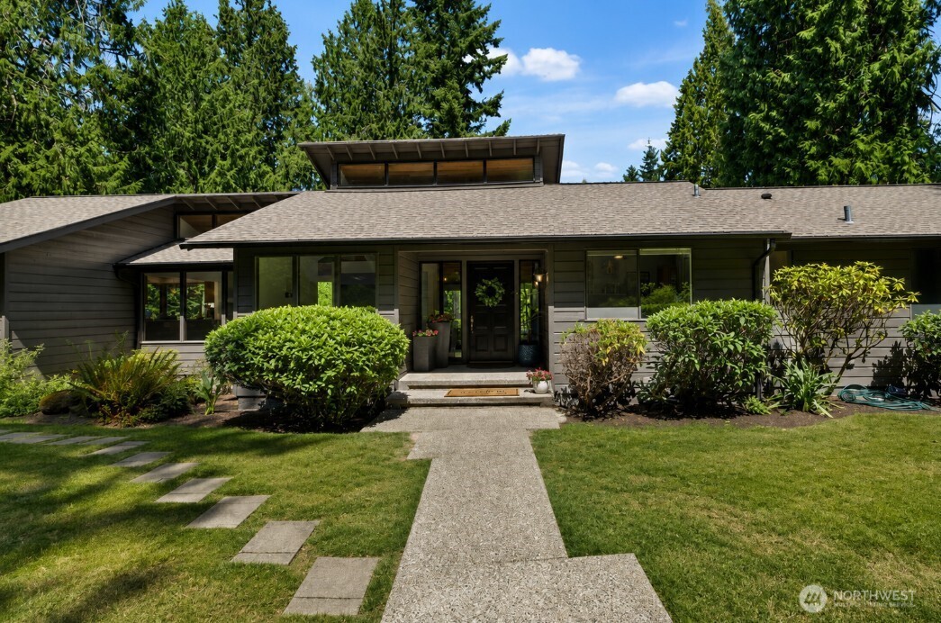 25007 Se Mirrormont Way Property Photo 3