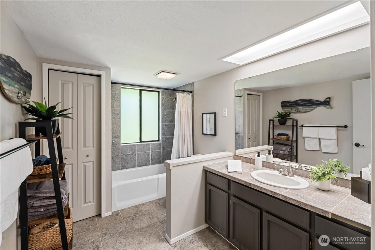 25007 Se Mirrormont Way Property Photo 14