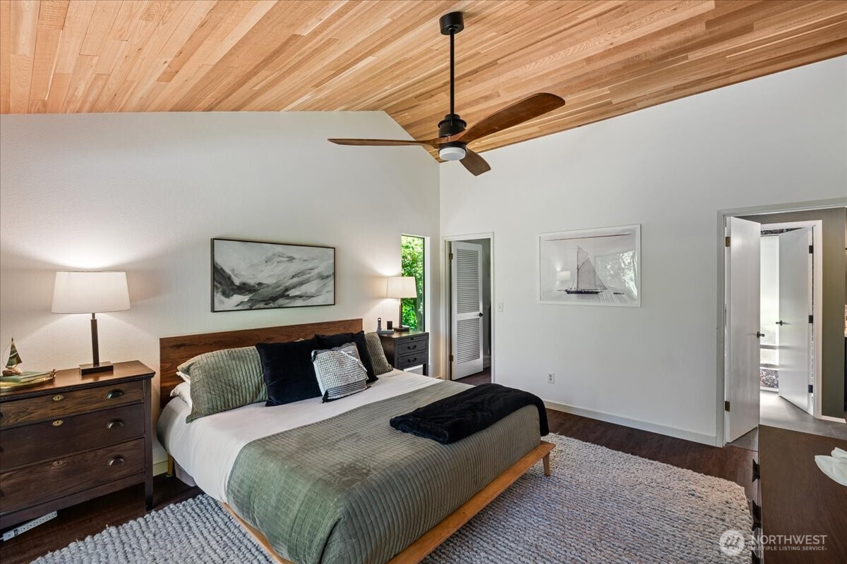 25007 Se Mirrormont Way Property Photo 17