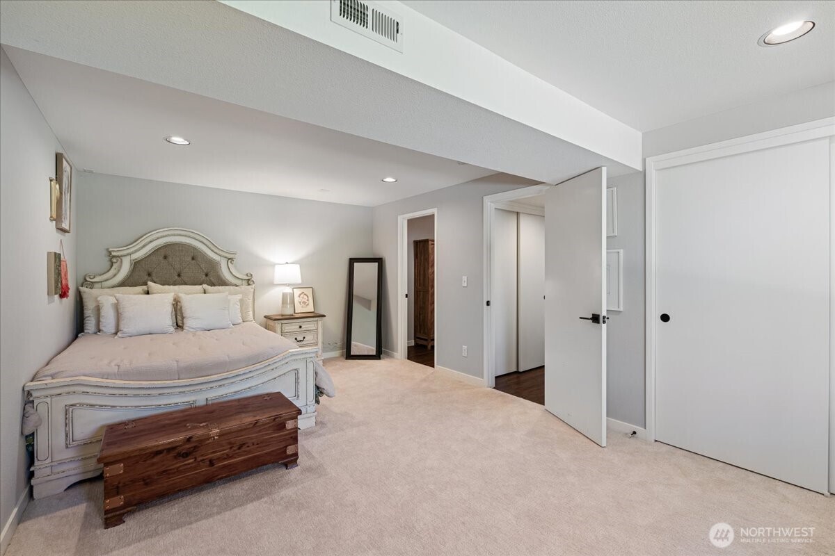 25007 Se Mirrormont Way Property Photo 25