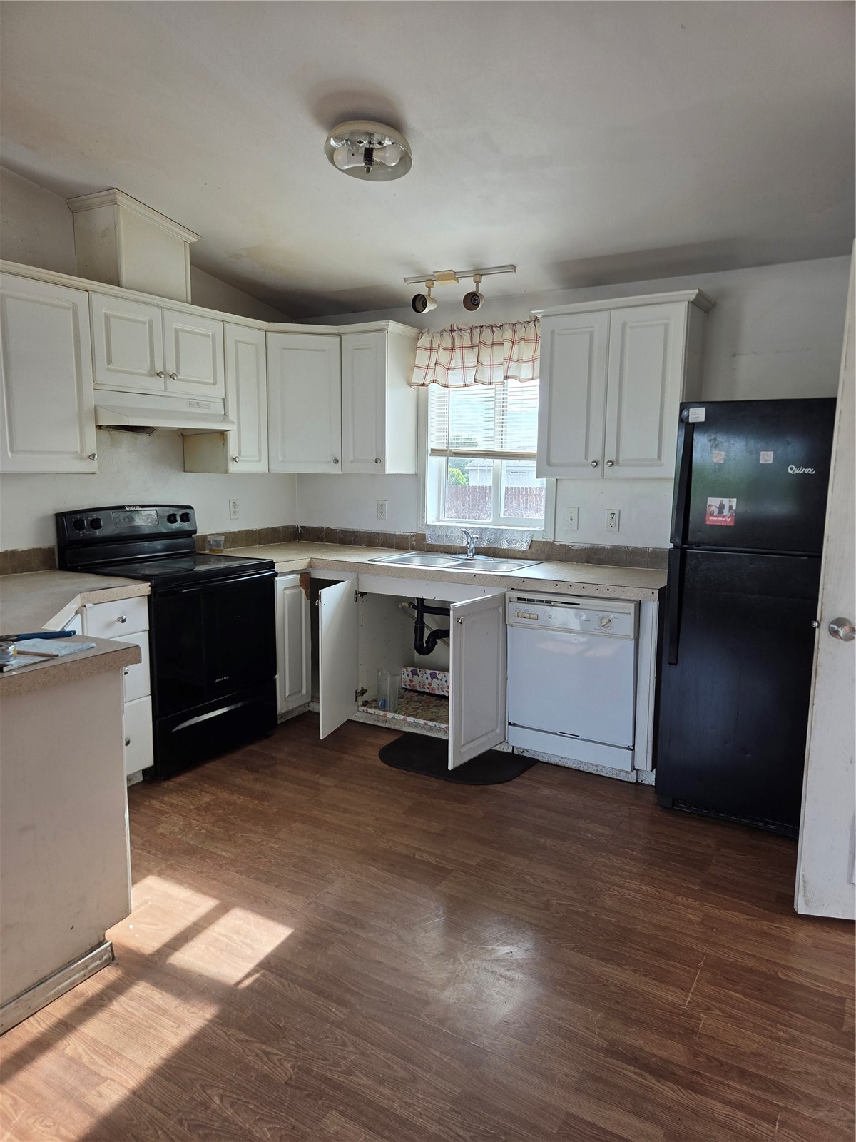 212 Thunderbird Way Property Photo 3