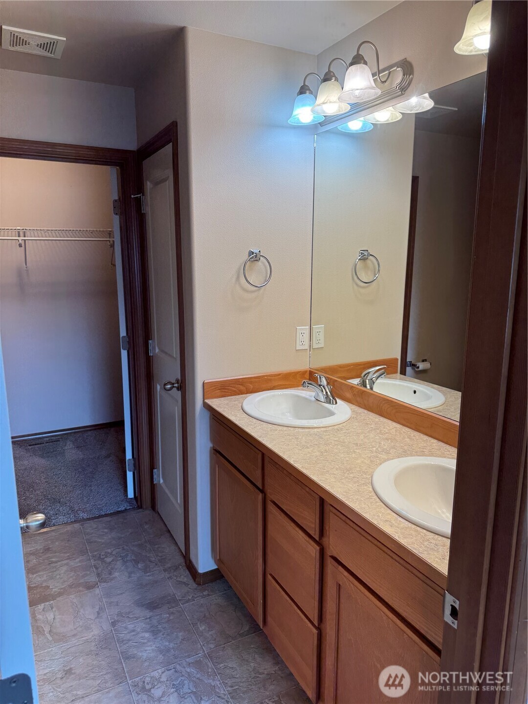 204 W 26th Avenue Property Photo 8