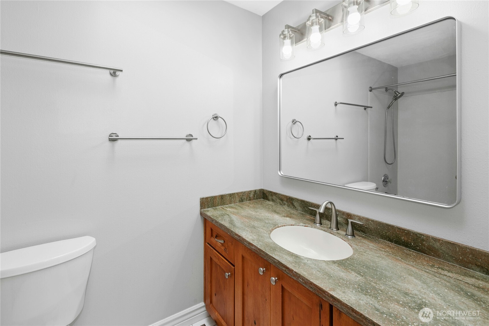 18201 Vineway Place Property Photo 16