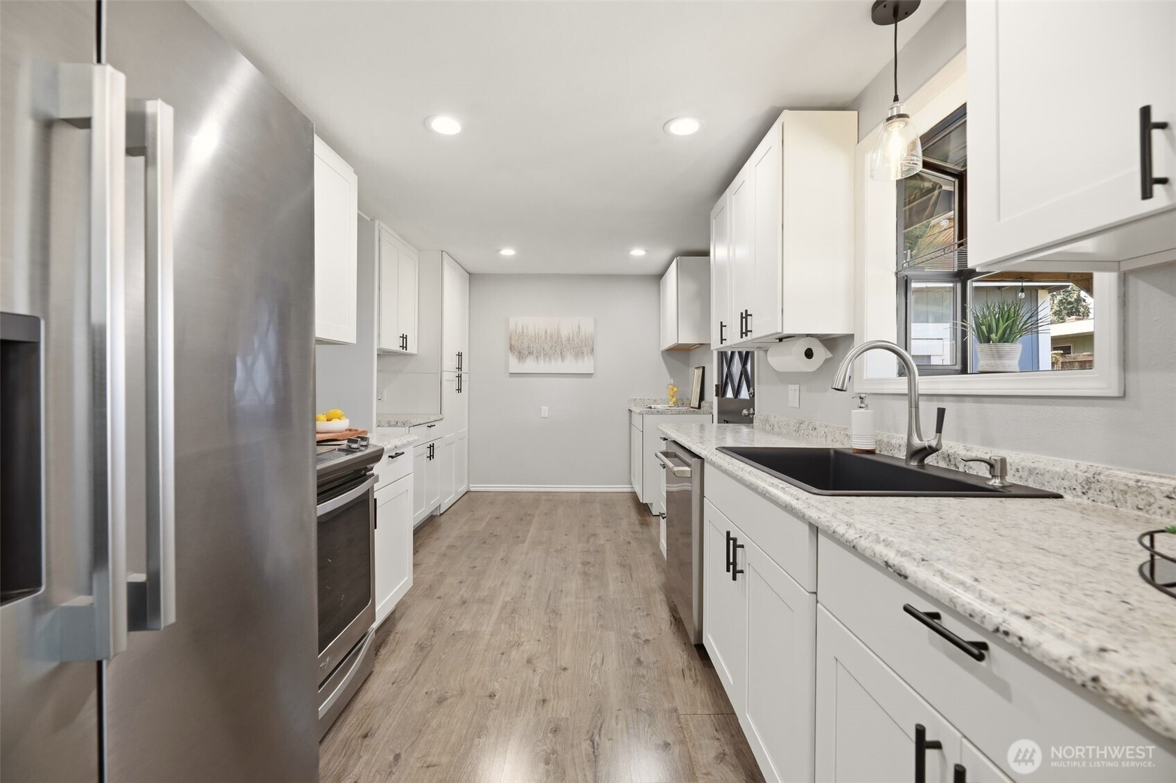 15814 Larch Way Property Photo 8