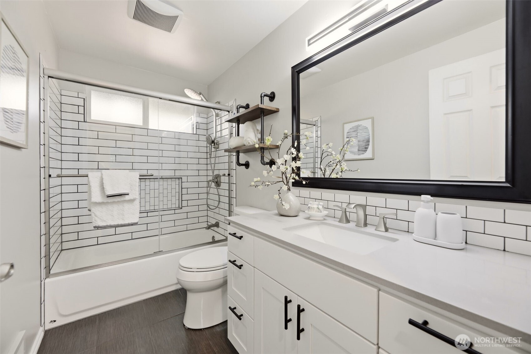 15814 Larch Way Property Photo 14