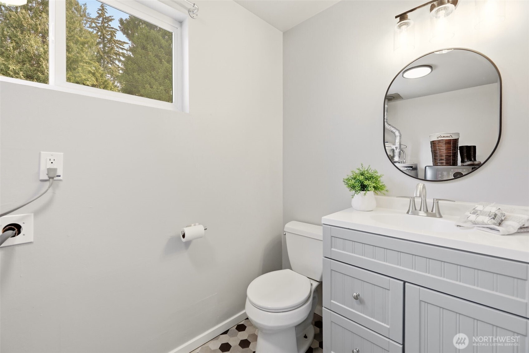 15814 Larch Way Property Photo 16