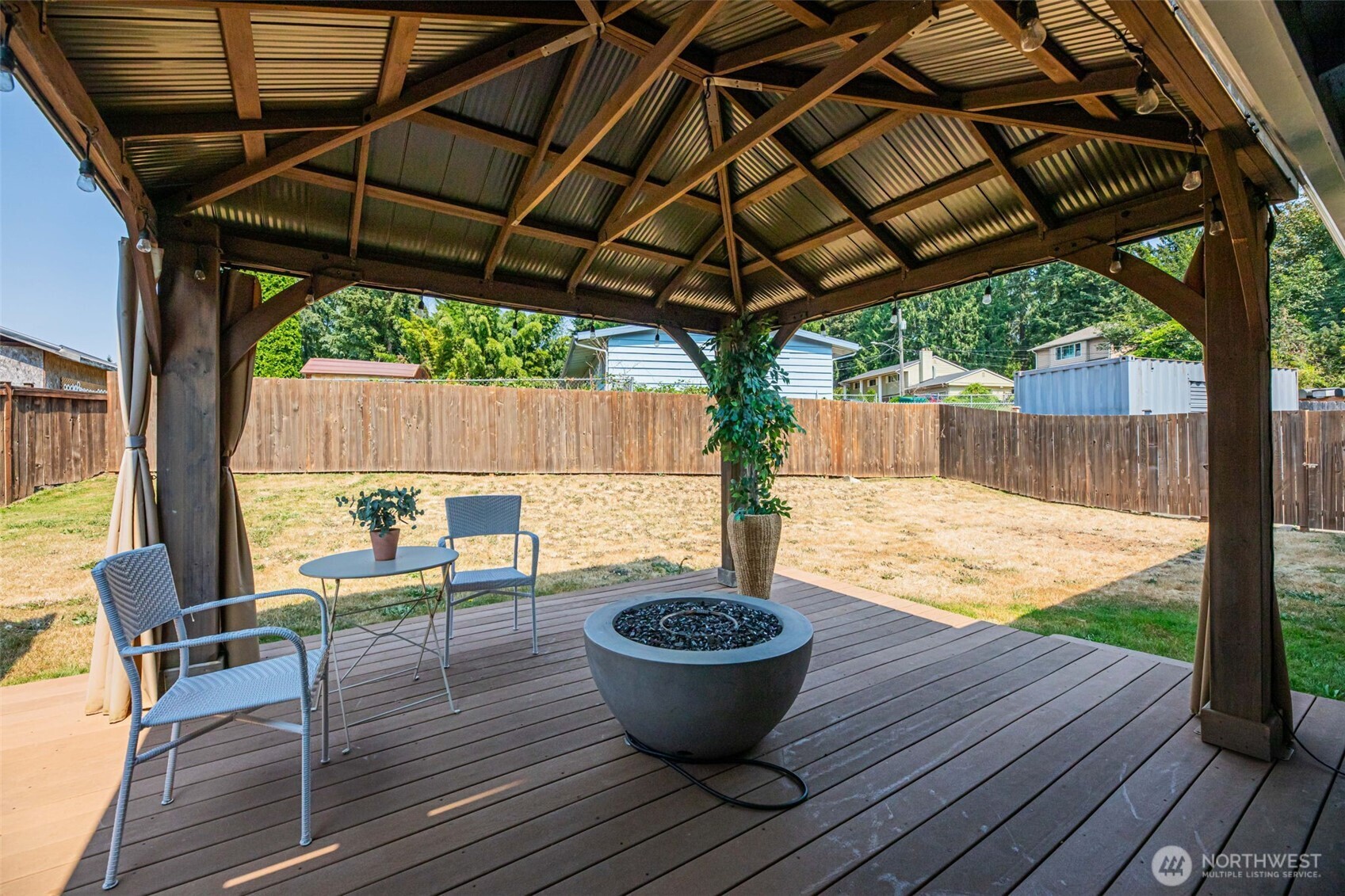15814 Larch Way Property Photo 17