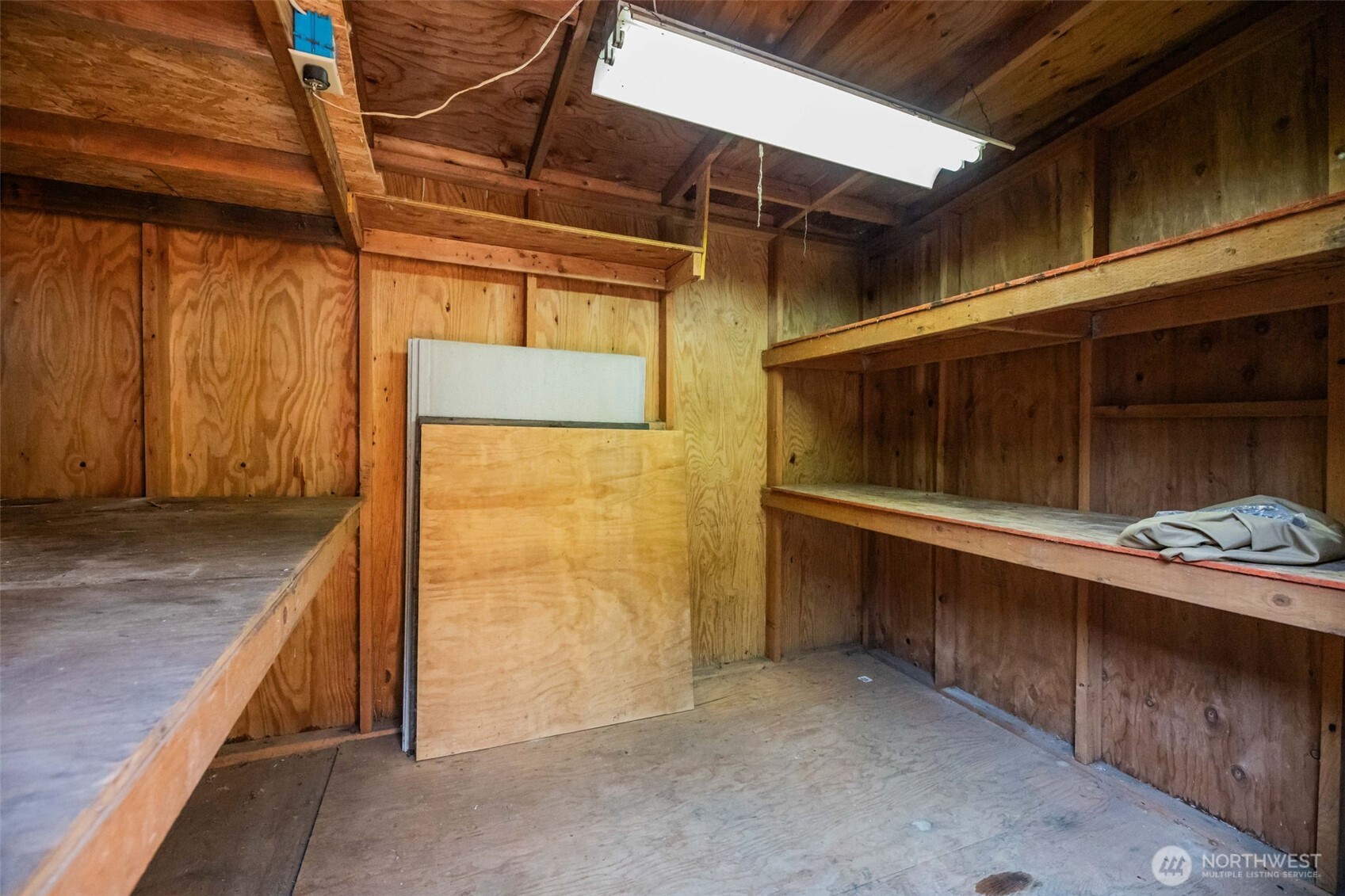 15814 Larch Way Property Photo 24