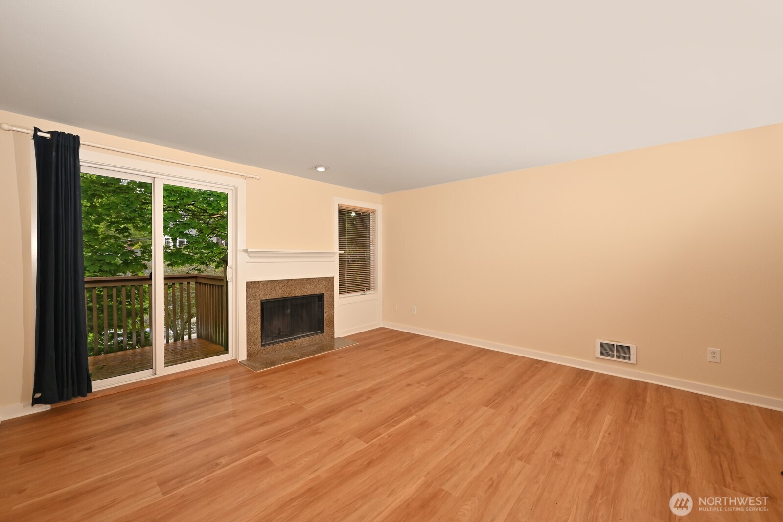 301 W Raye Street 106 Property Photo 4