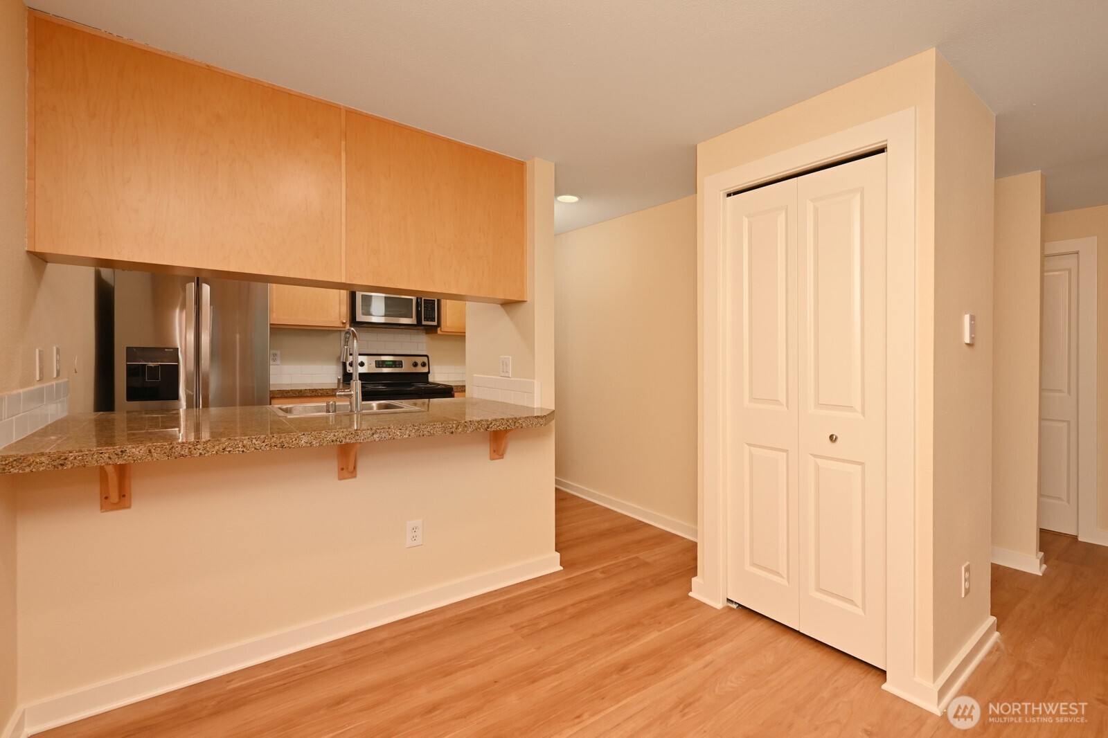 301 W Raye Street 106 Property Photo 8