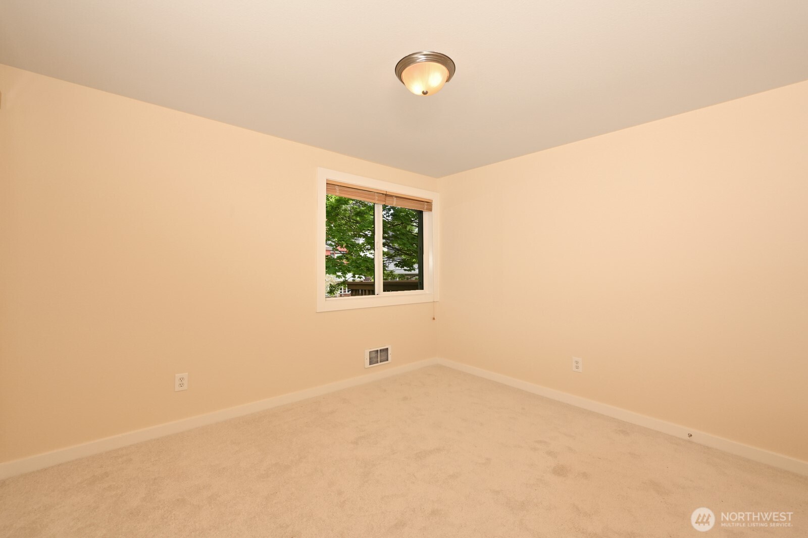 301 W Raye Street 106 Property Photo 19
