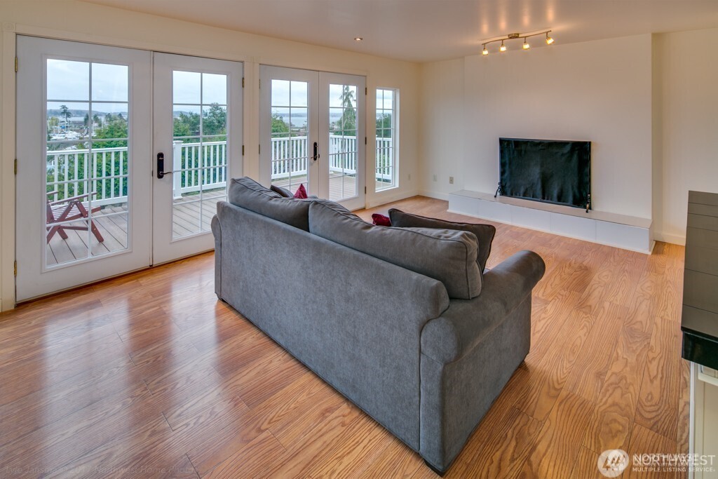 8061 Chinook Way Property Photo 4