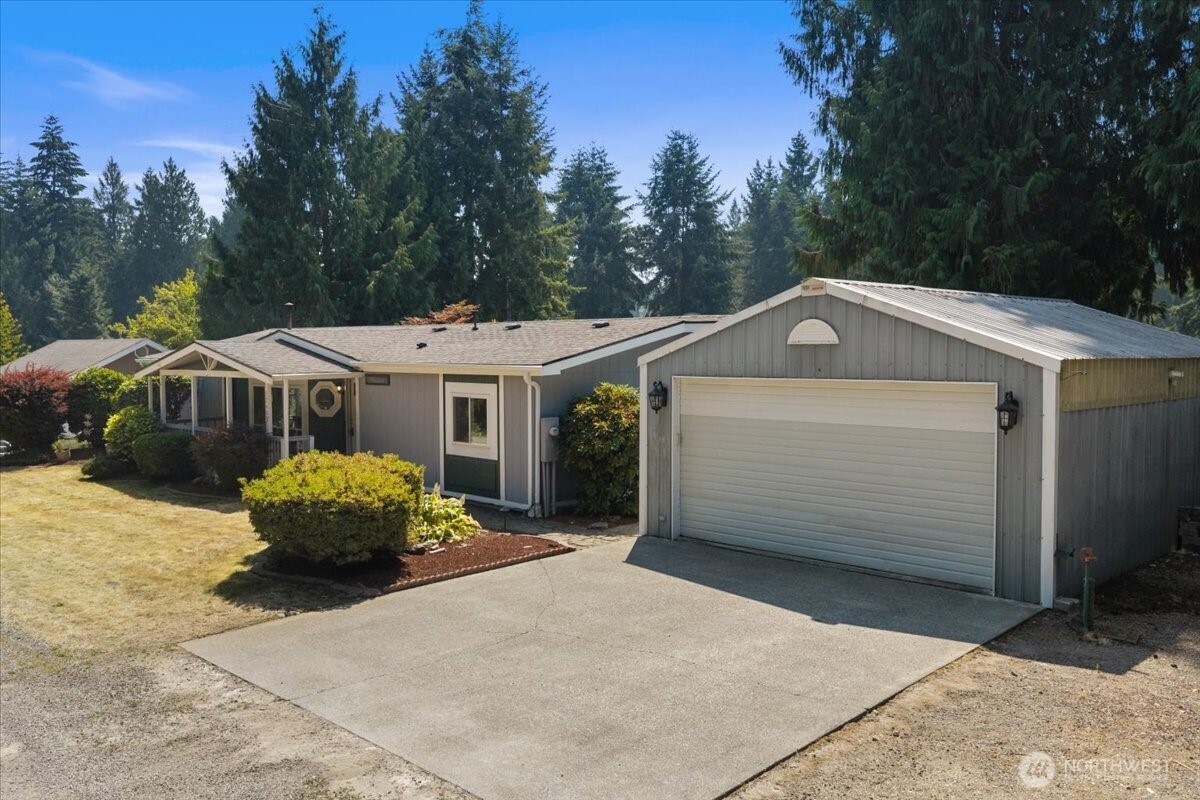 12407 207th Avenue Property Photo 1