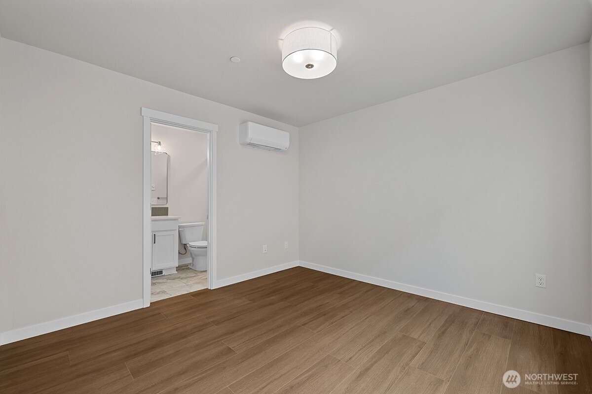 16823 Alder Way M8 Property Photo 10