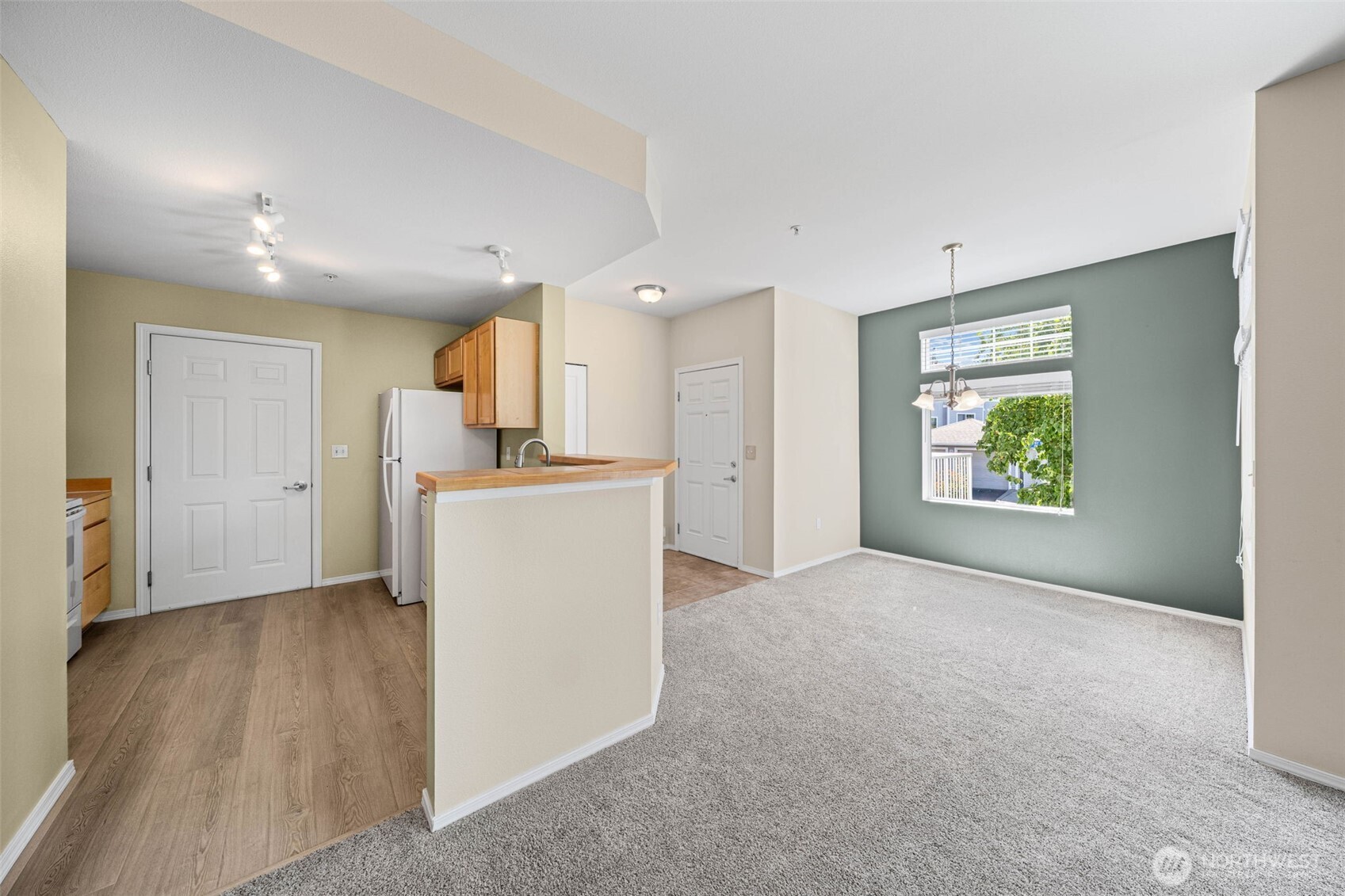 1131 63rd Street B Property Photo 8