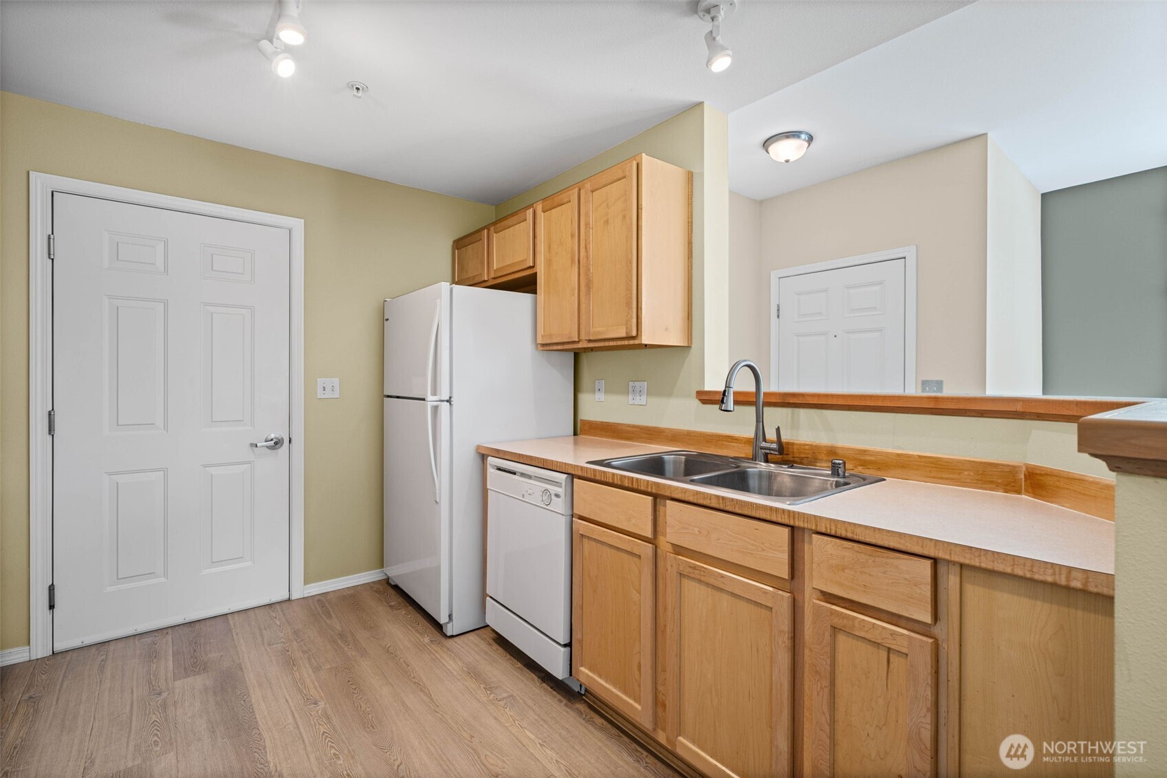 1131 63rd Street B Property Photo 9