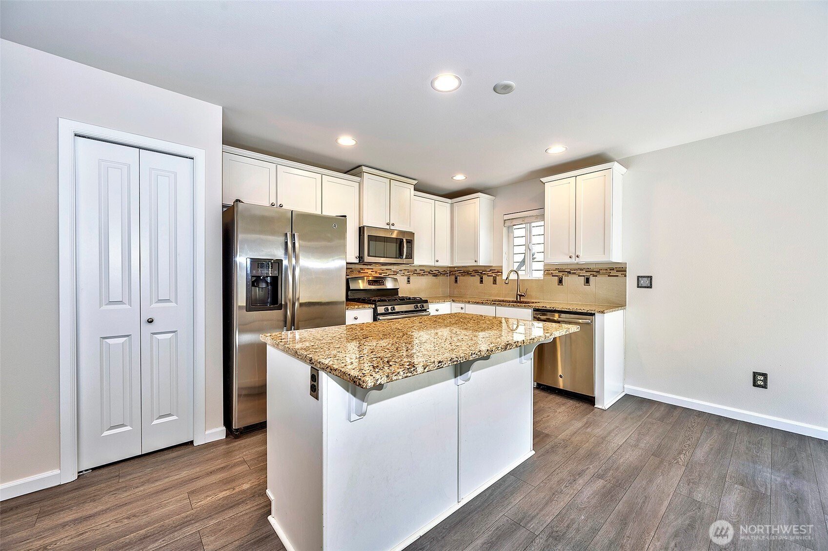 20231 4th Place Property Photo 10