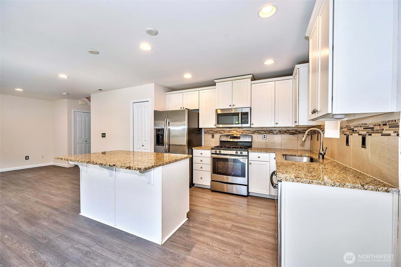 20231 4th Place Property Photo 11