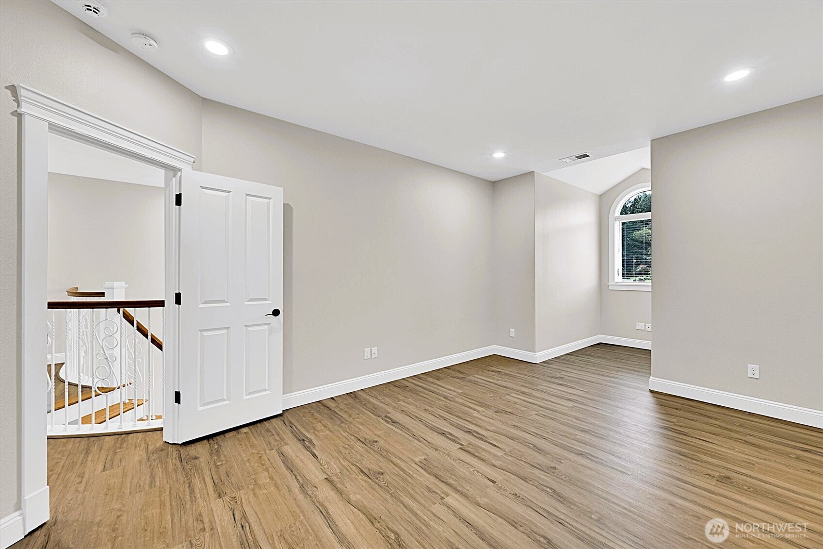 5507 Waller Road Property Photo 33