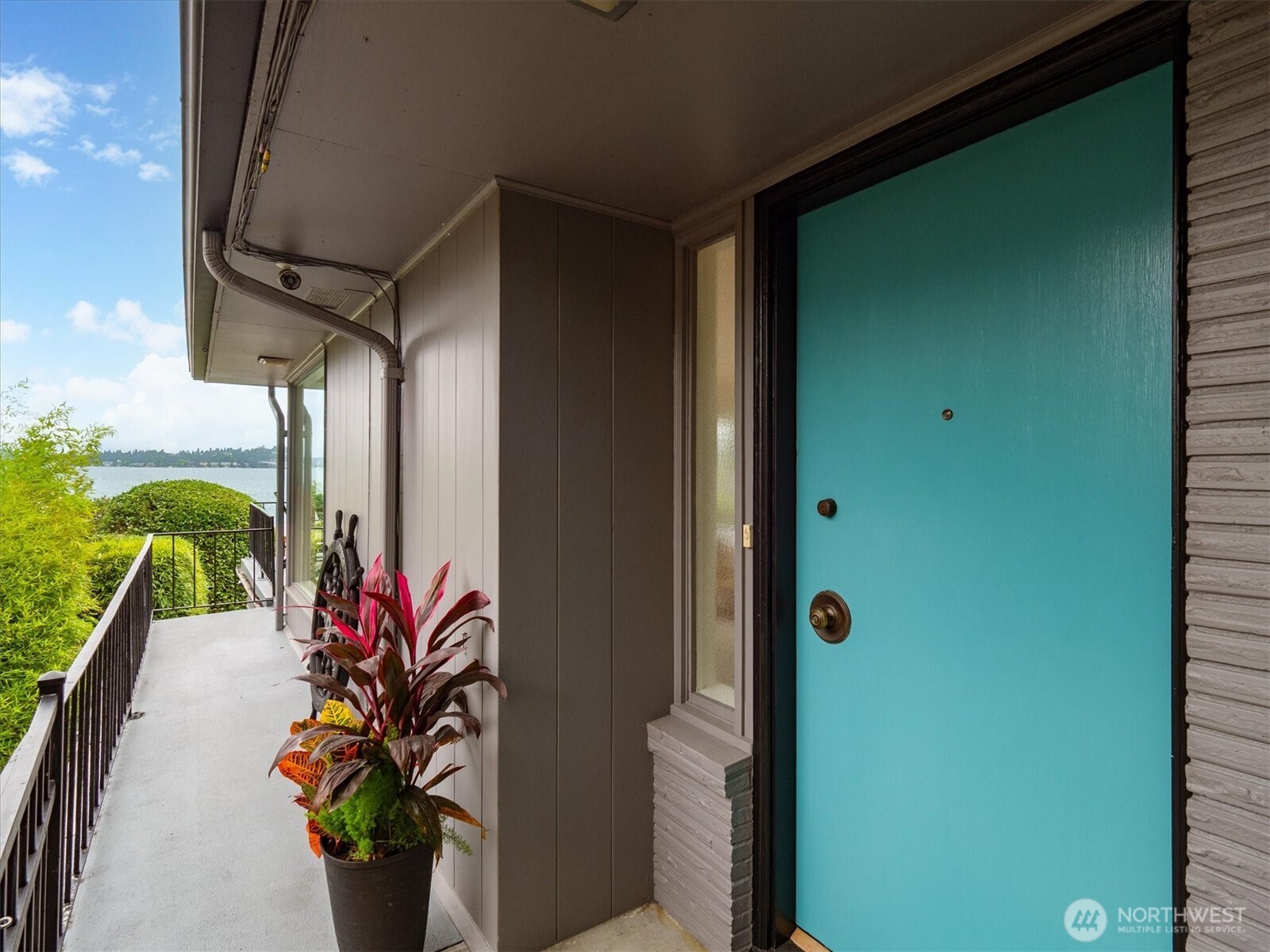 1302 Lakeside Avenue Property Photo 3
