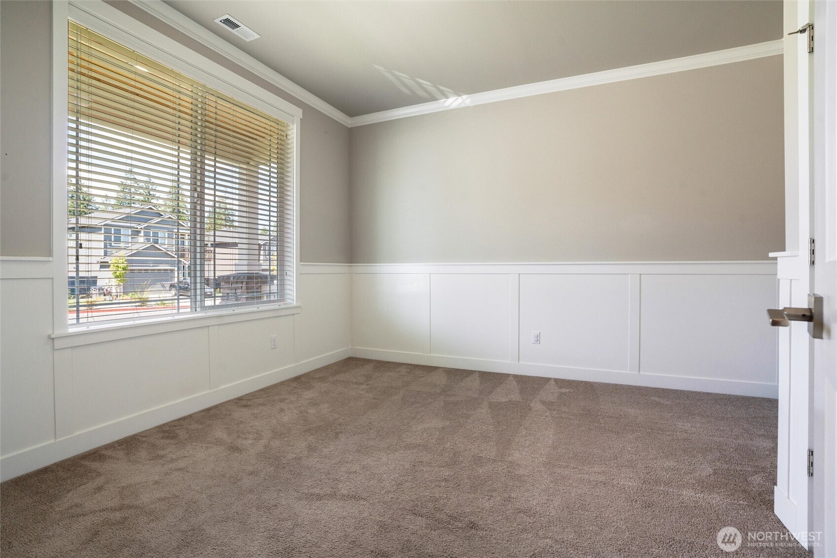 1407 Baker Heights Loop Property Photo 3
