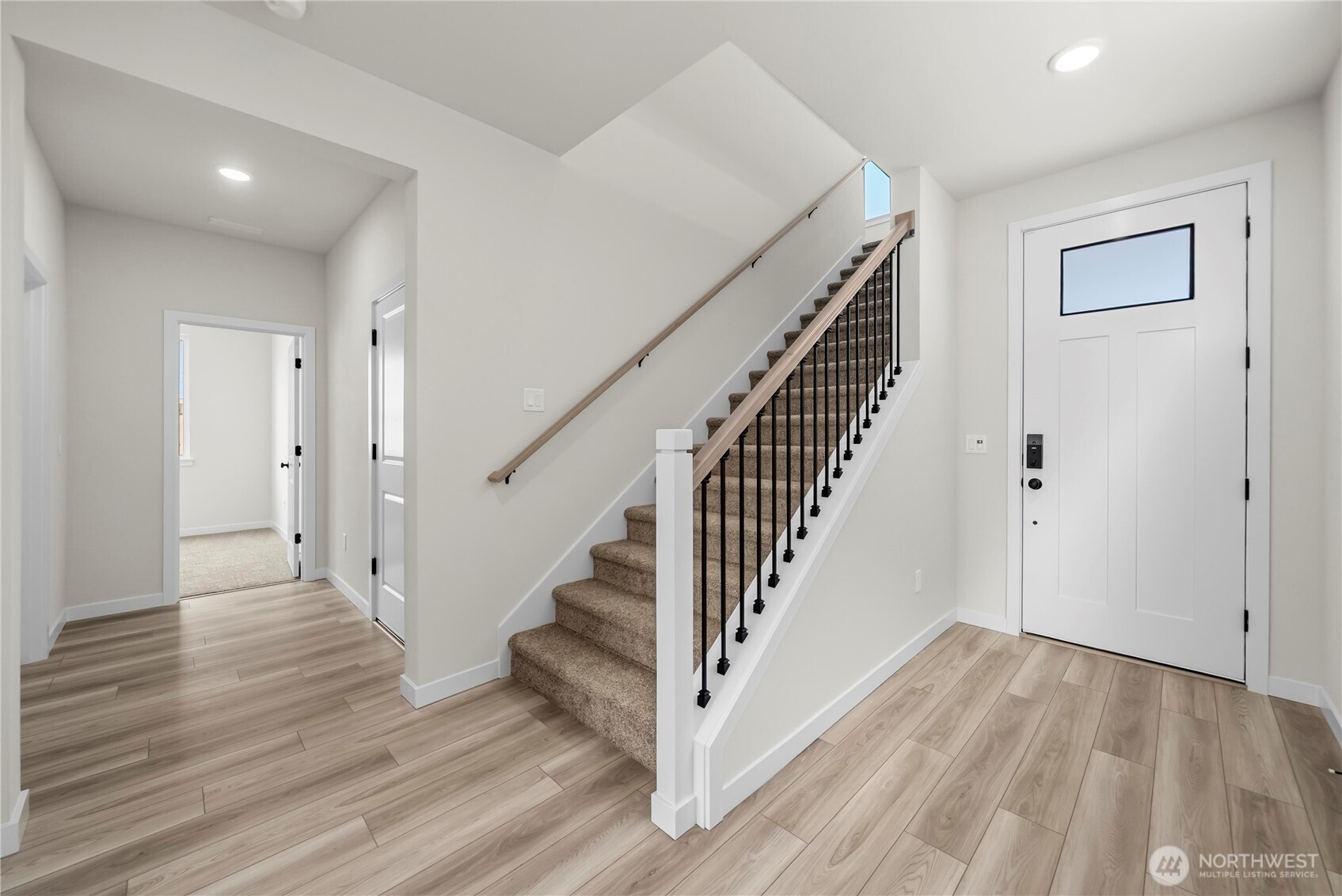 6011 Thornhill Avenue Property Photo 3