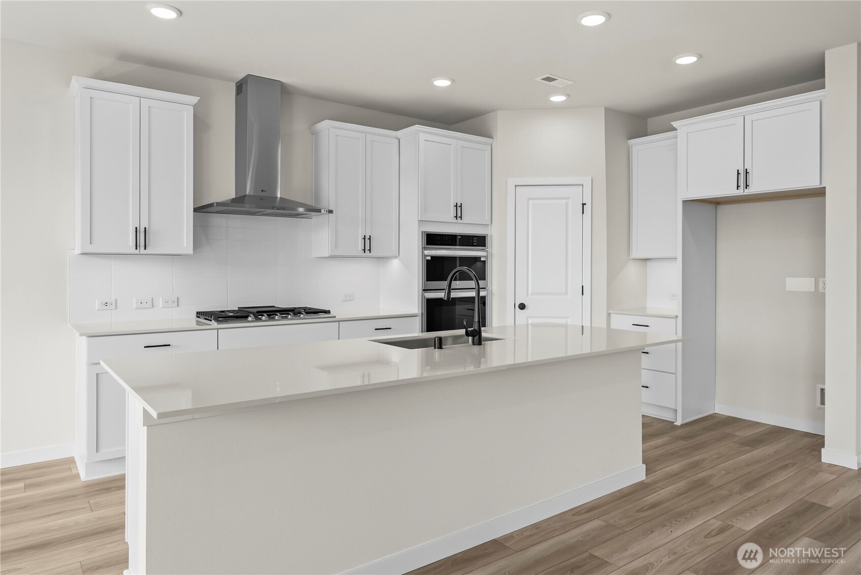 6011 Thornhill Avenue Property Photo 10