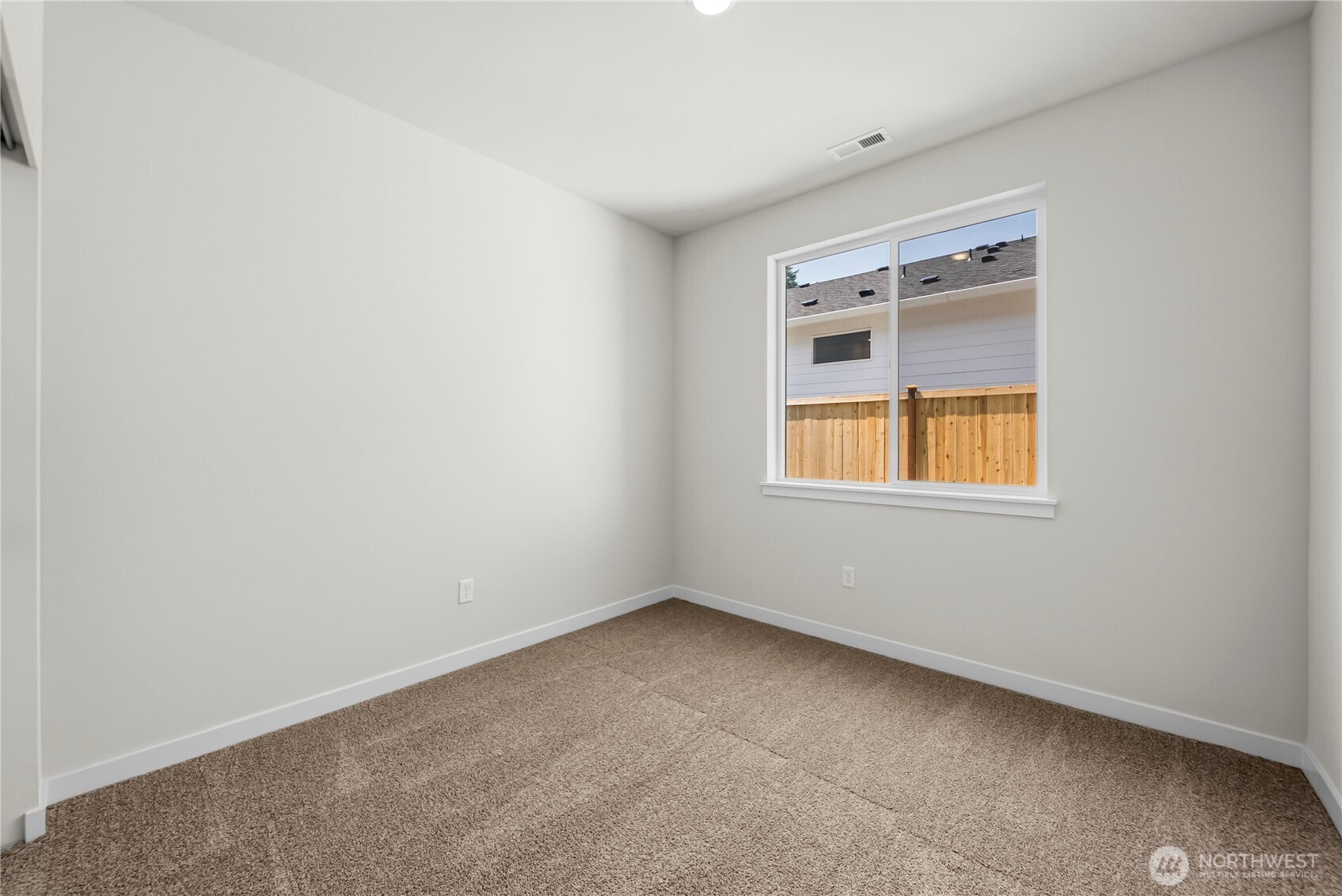 6011 Thornhill Avenue Property Photo 15