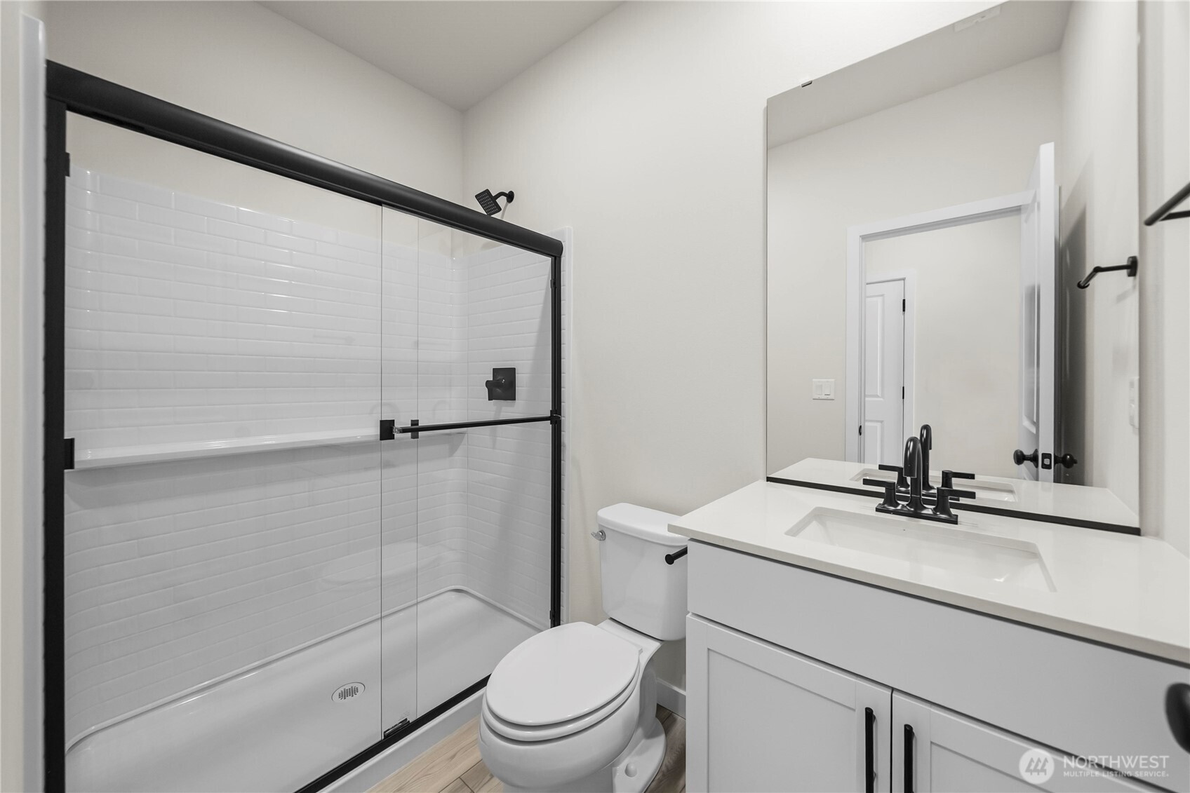 6011 Thornhill Avenue Property Photo 16