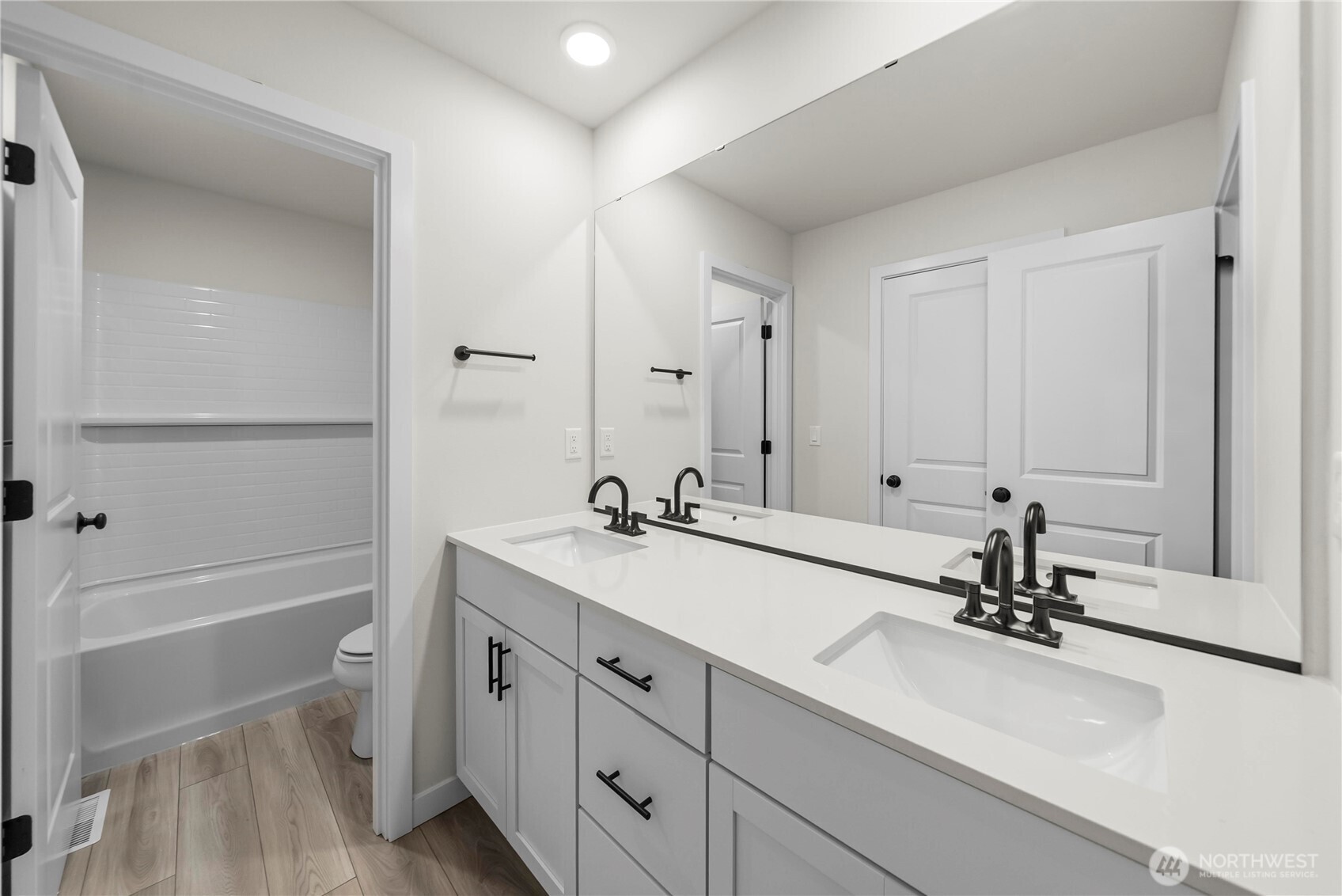 6011 Thornhill Avenue Property Photo 19