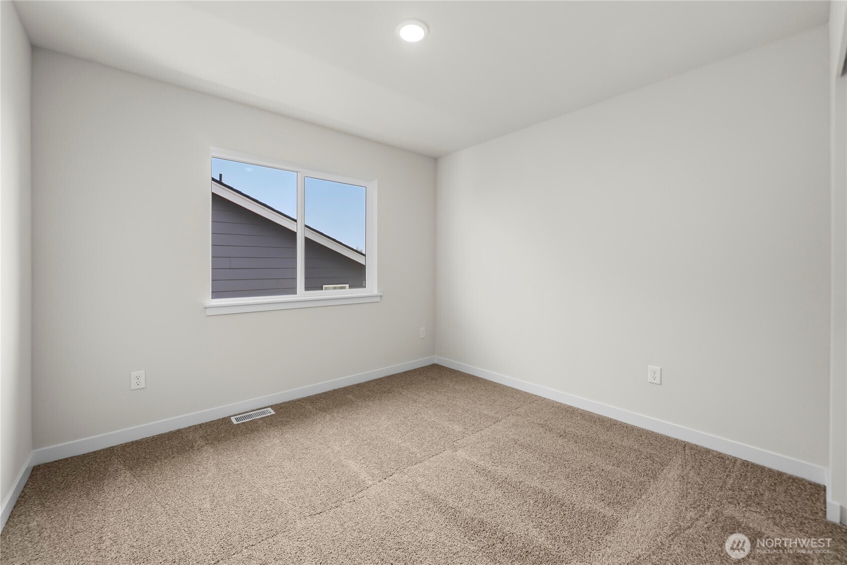 6011 Thornhill Avenue Property Photo 23