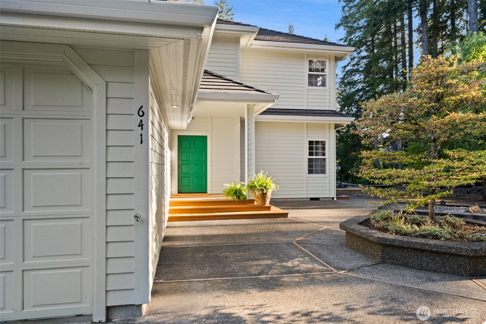 641 E Lakeshore Drive Property Photo 1