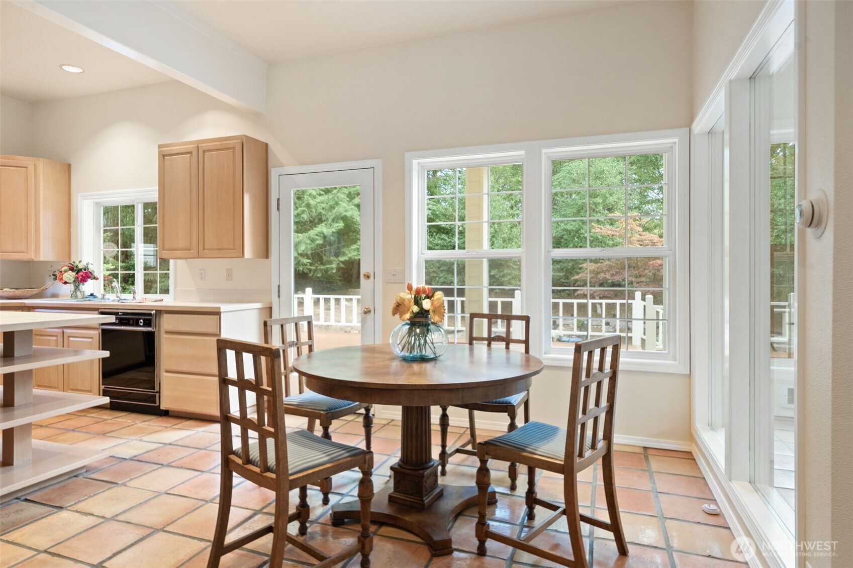 641 E Lakeshore Drive Property Photo 10
