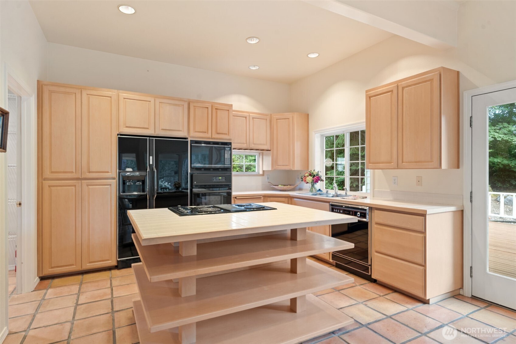 641 E Lakeshore Drive Property Photo 11