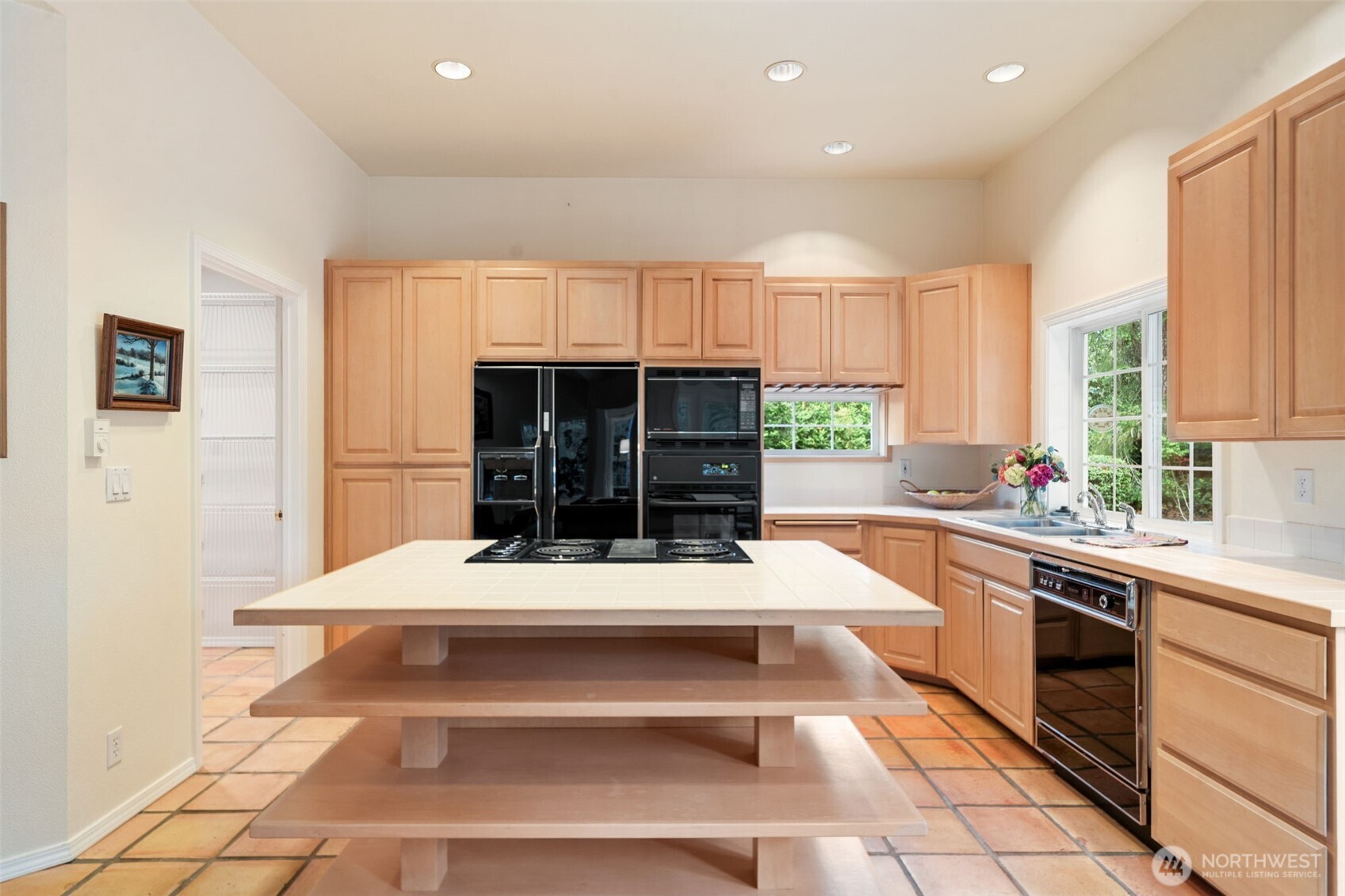 641 E Lakeshore Drive Property Photo 12