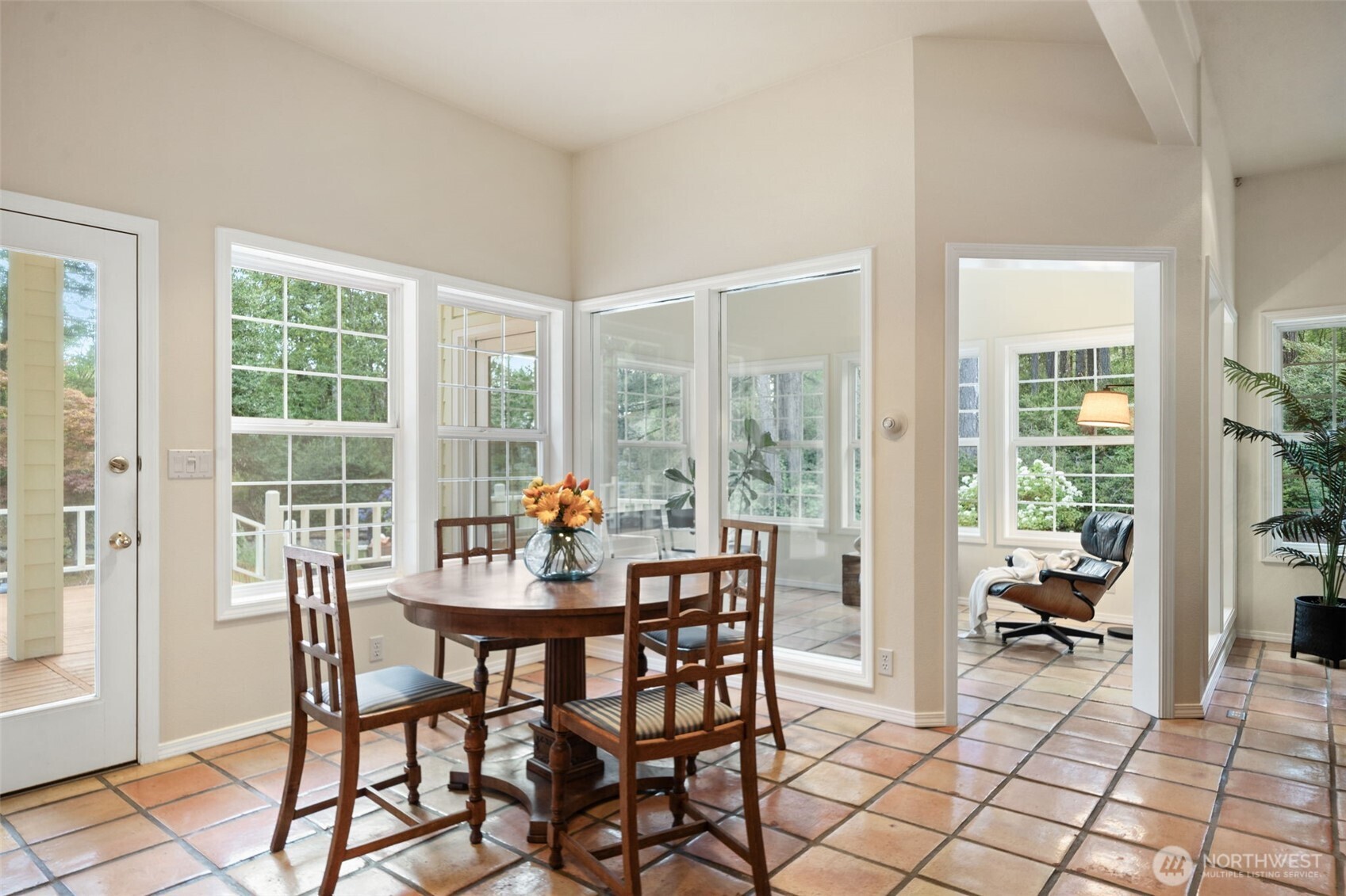 641 E Lakeshore Drive Property Photo 19