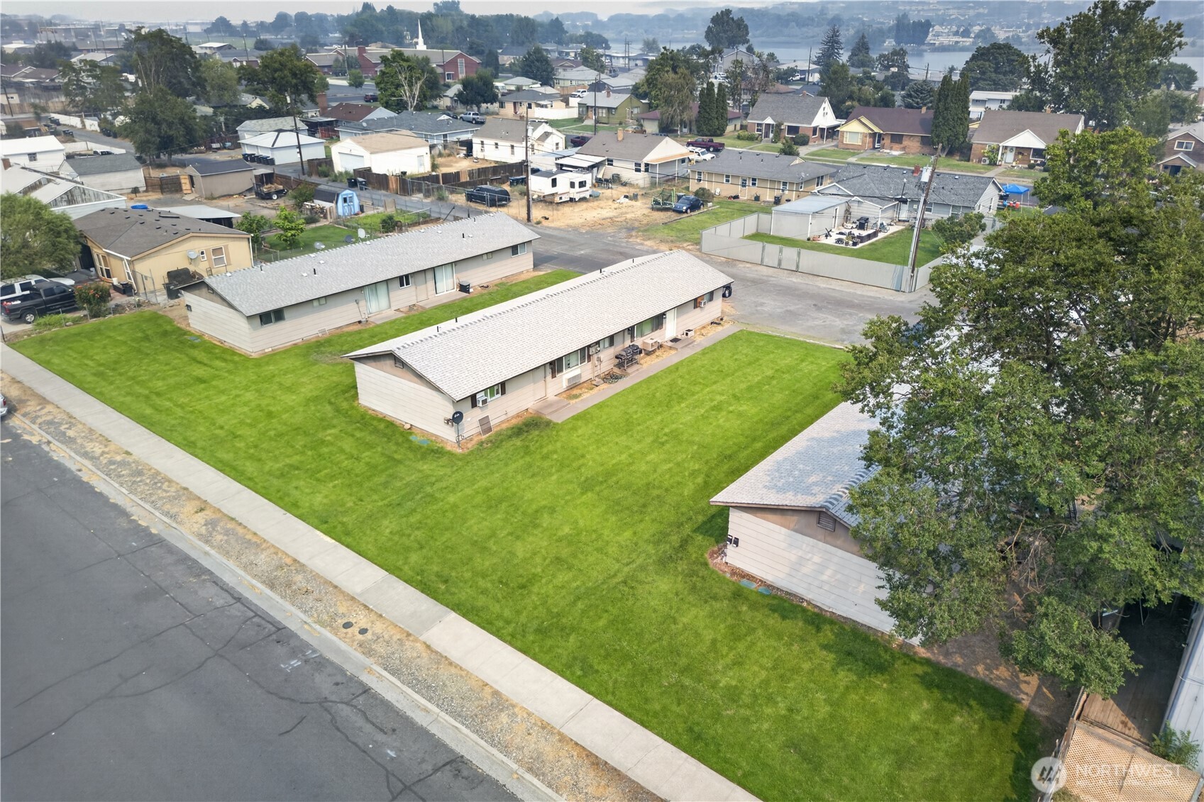 1137 1139 Cascade Avenue Property Photo 8