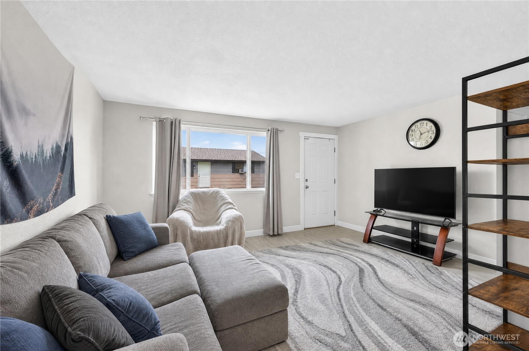 1141 1143 Cascade Avenue Property Photo 6