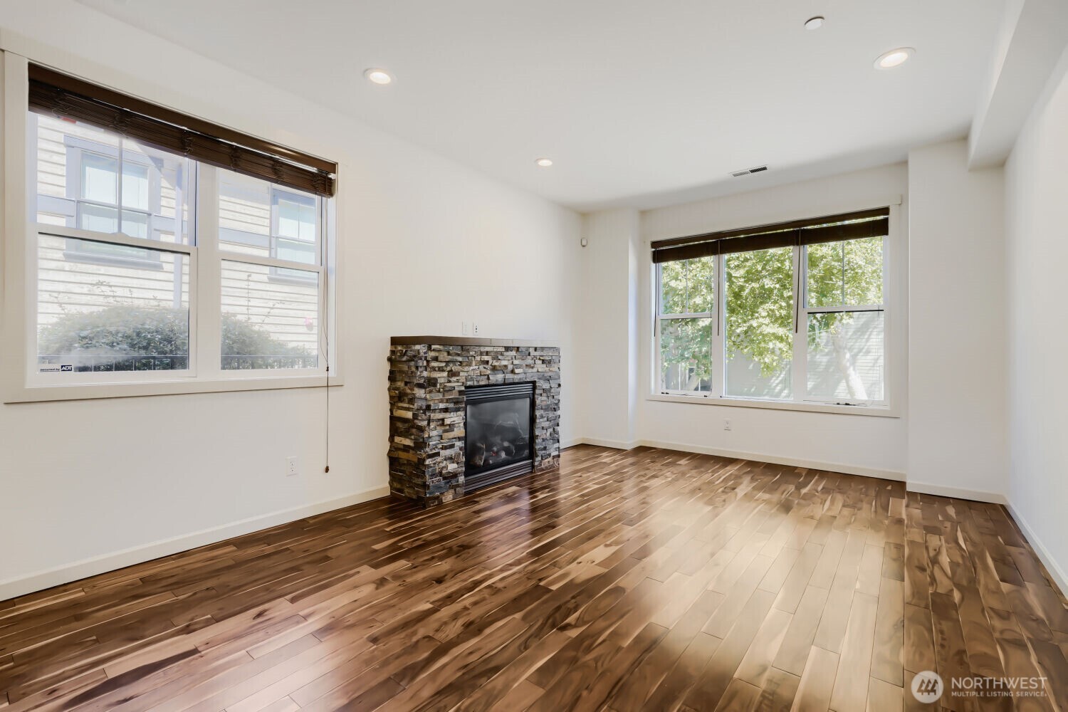 303 Bellevue Way Property Photo 5
