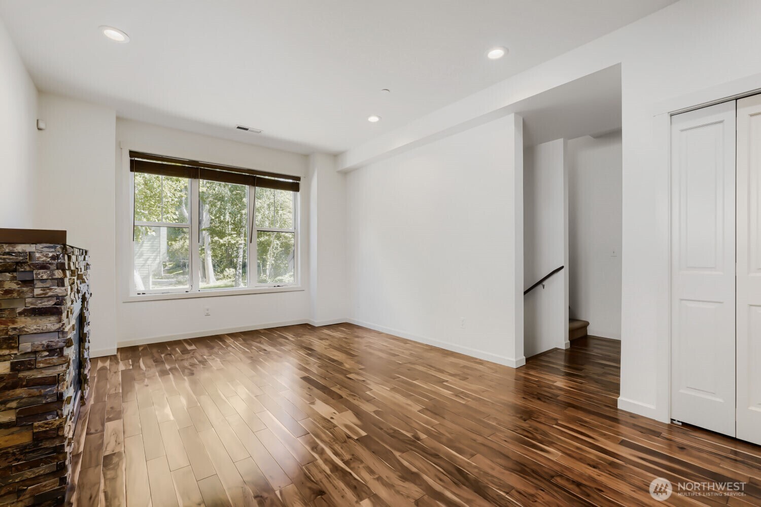303 Bellevue Way Property Photo 6