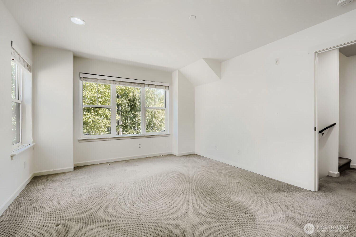303 Bellevue Way Property Photo 18