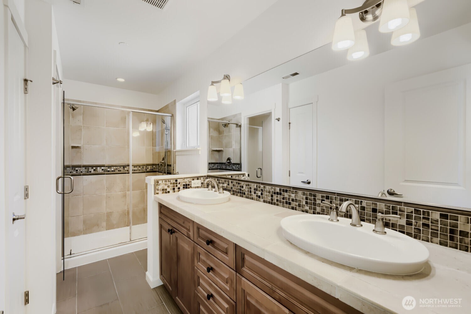 303 Bellevue Way Property Photo 19